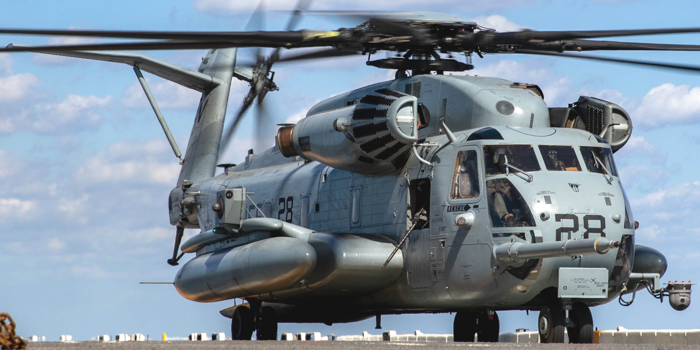 hmh-464 condors ch-53e super stallion marine heavy helicopter squadron lhd-1 uss wasp 151