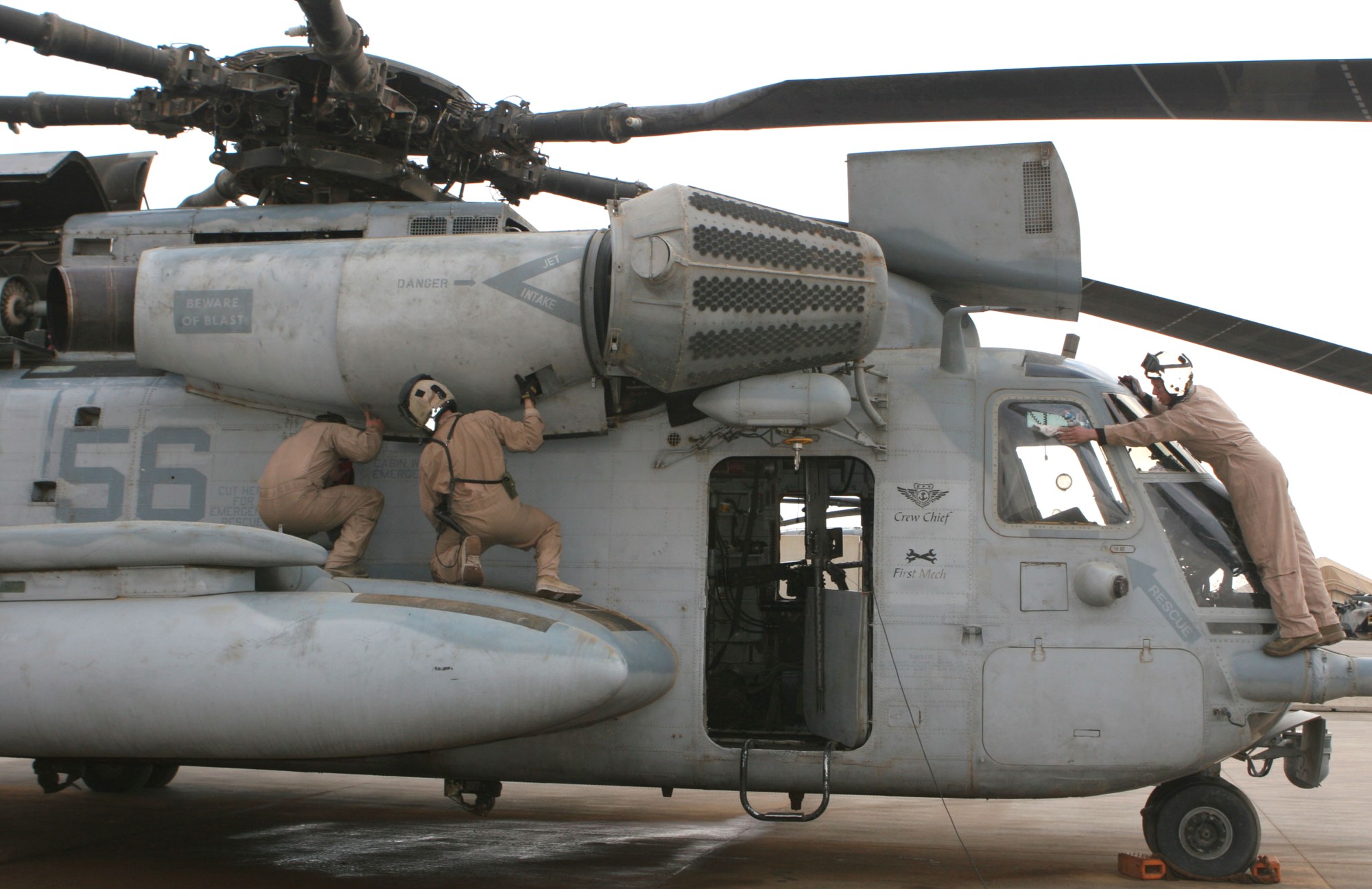 hmh-465 warhorse ch-53e super stallion marine heavy helicopter squadron al asad airbase iraq 10