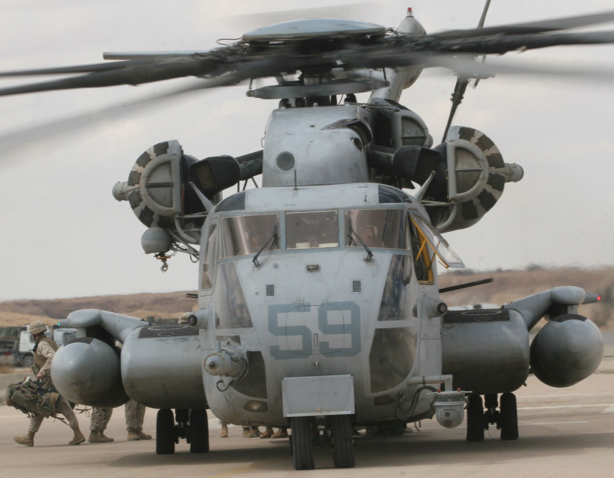 hmh-465 warhorse ch-53e super stallion marine heavy helicopter squadron 13