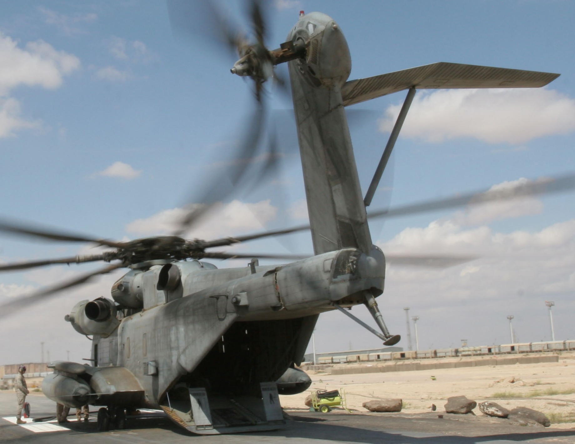 hmh-465 warhorse ch-53e super stallion marine heavy helicopter squadron iraq 14