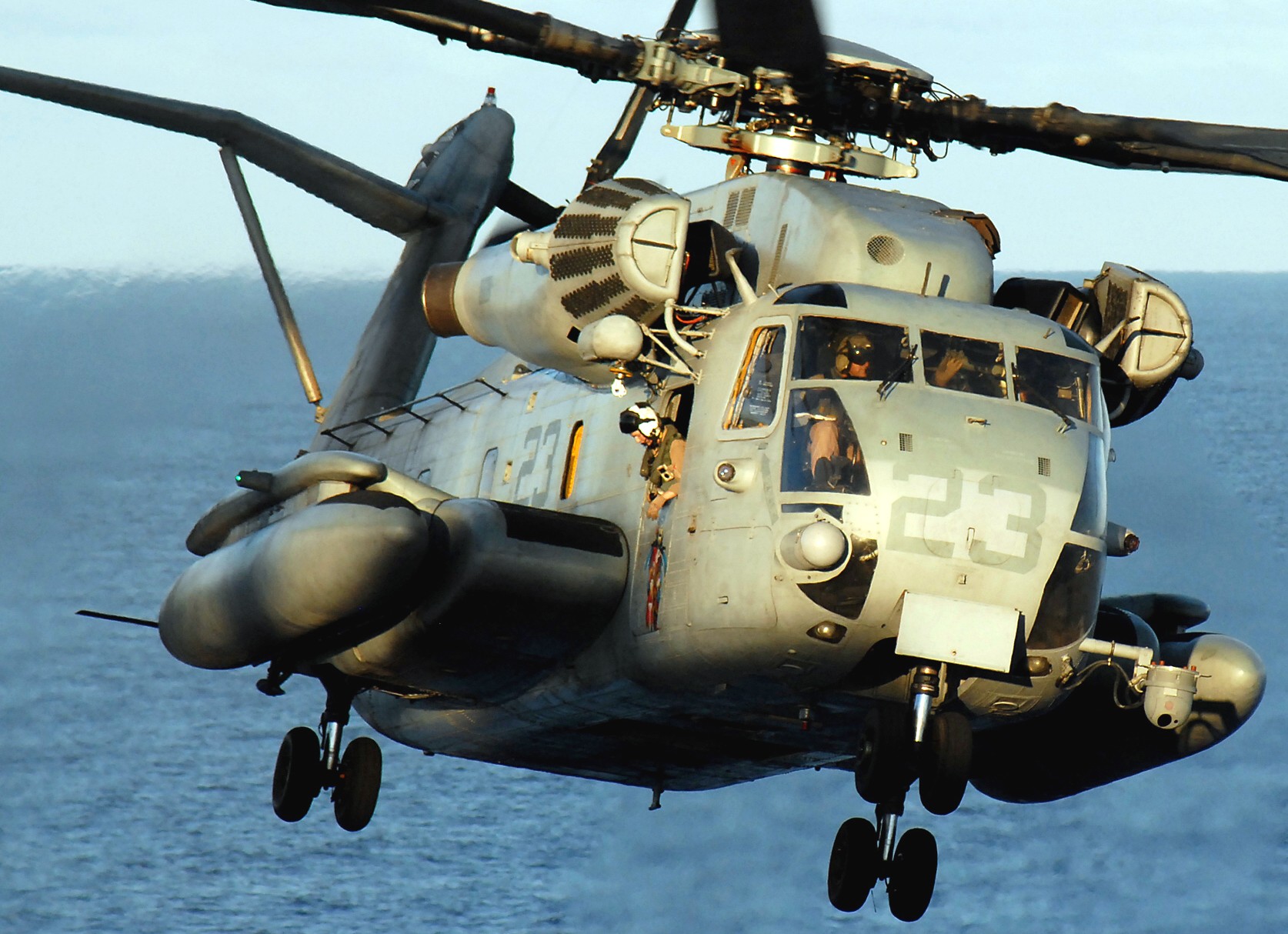 hmh-465 warhorse ch-53e super stallion marine heavy helicopter squadron 20