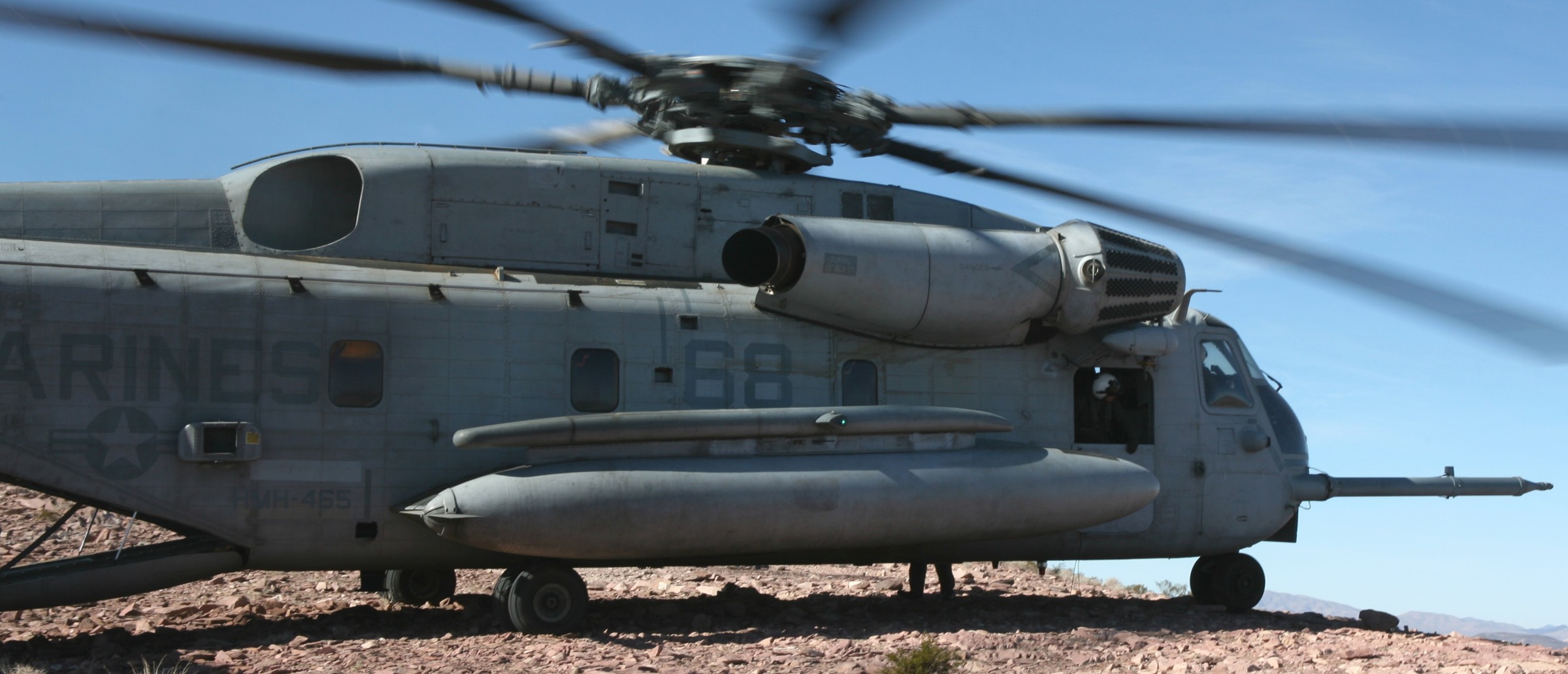 hmh-465 warhorse ch-53e super stallion marine heavy helicopter squadron mcagcc 29 palms 25