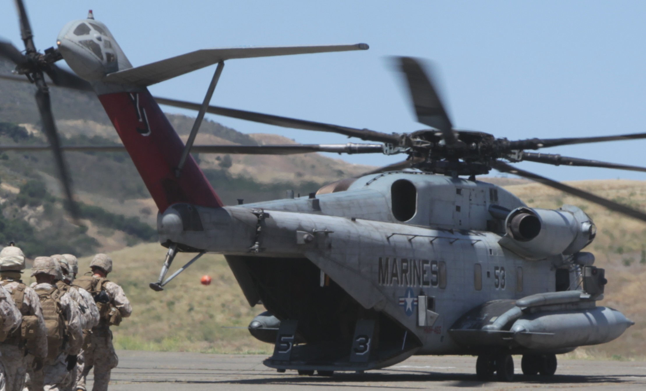 hmh-465 warhorse ch-53e super stallion marine heavy helicopter squadron mcagcc twentynine palms california 40