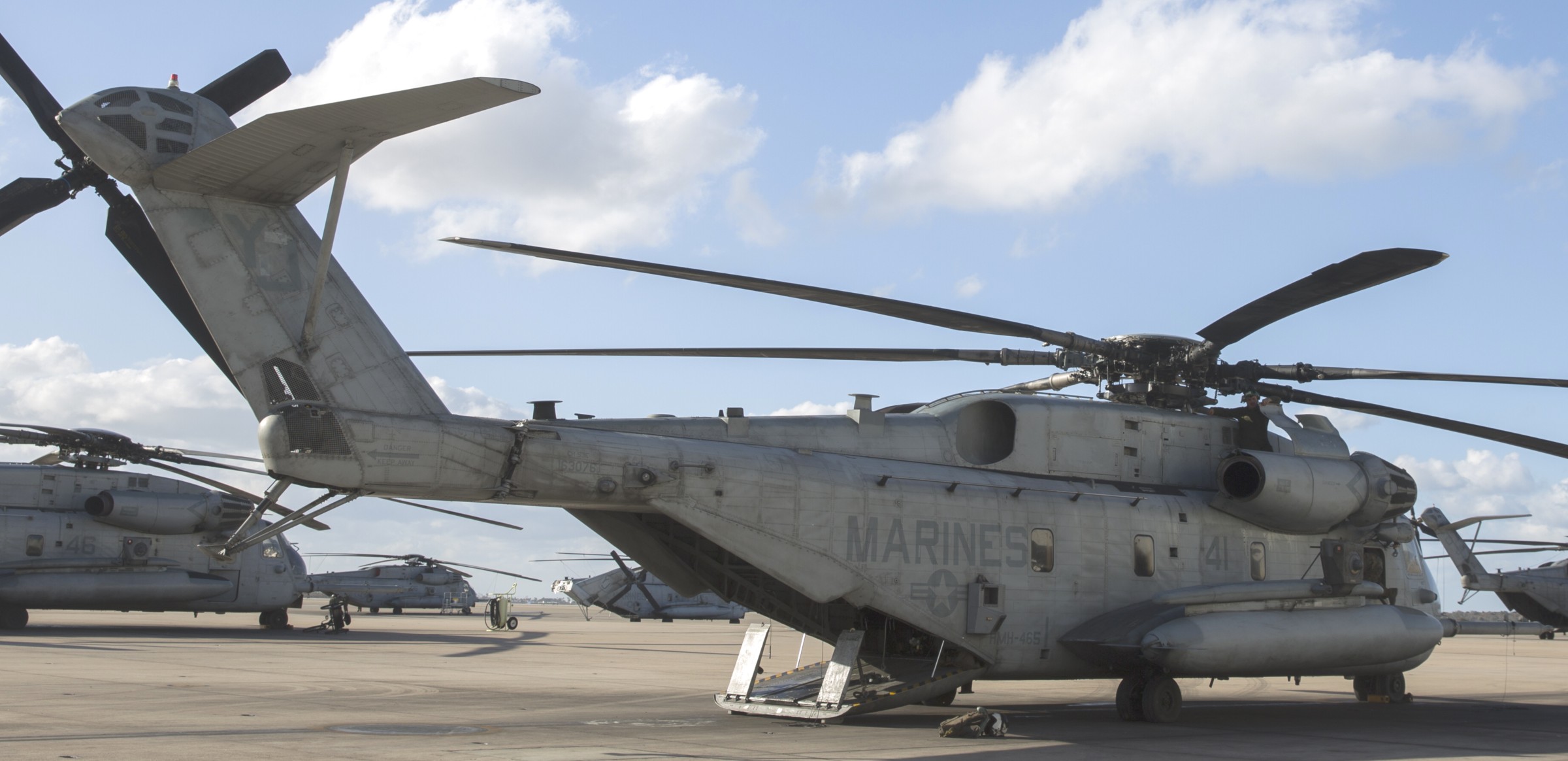 hmh-465 warhorse ch-53e super stallion marine heavy helicopter squadron mcas miramar 54