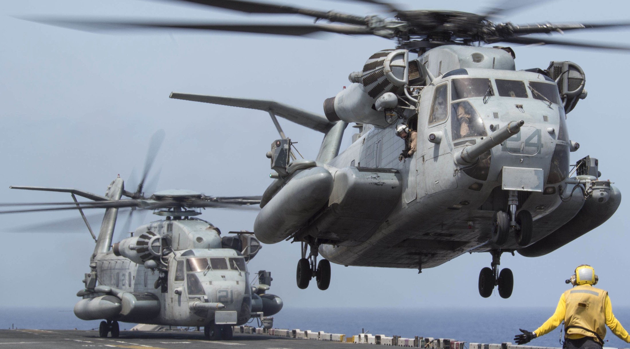 hmh-465 warhorse ch-53e super stallion marine heavy helicopter squadron 57