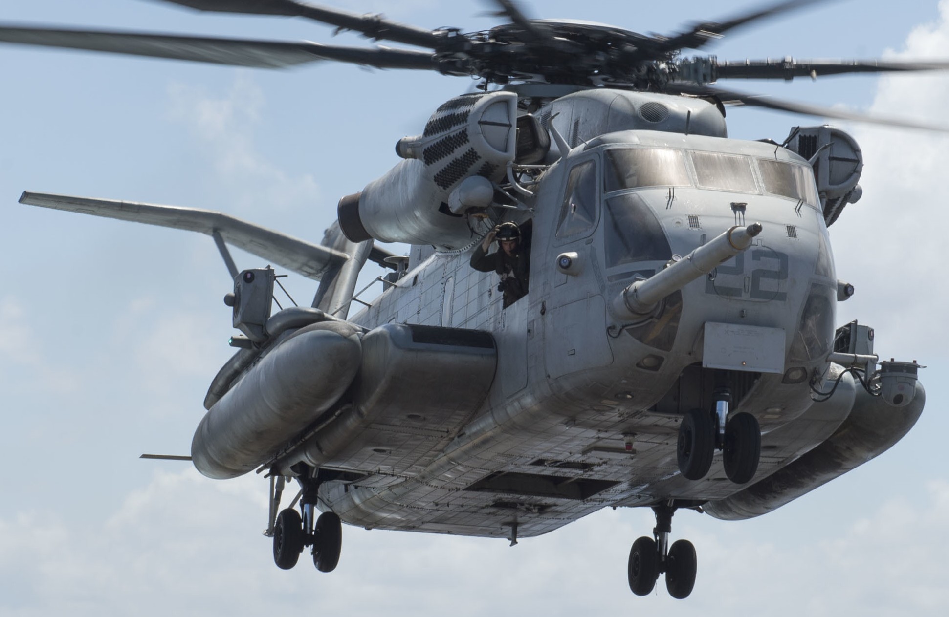 hmh-465 warhorse ch-53e super stallion marine heavy helicopter squadron 60