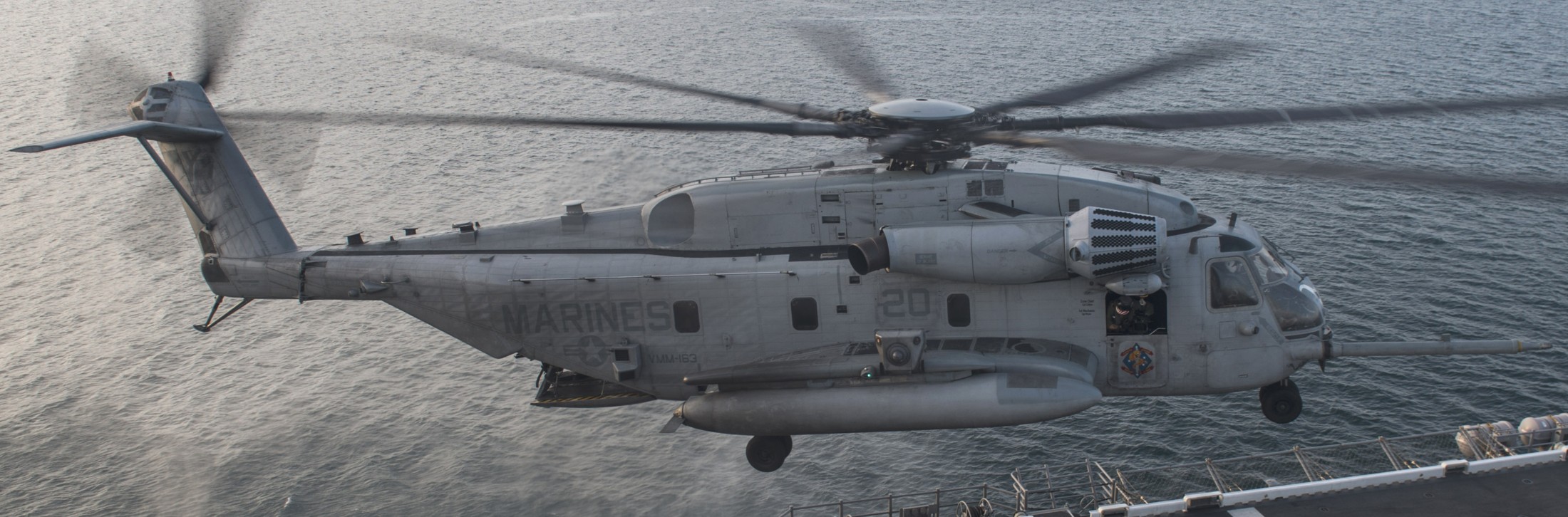 hmh-465 warhorse ch-53e super stallion marine heavy helicopter squadron 64