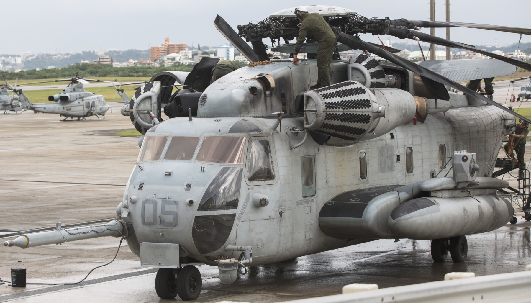 hmh-465 warhorse ch-53e super stallion marine heavy helicopter squadron mcas futenma japan 65