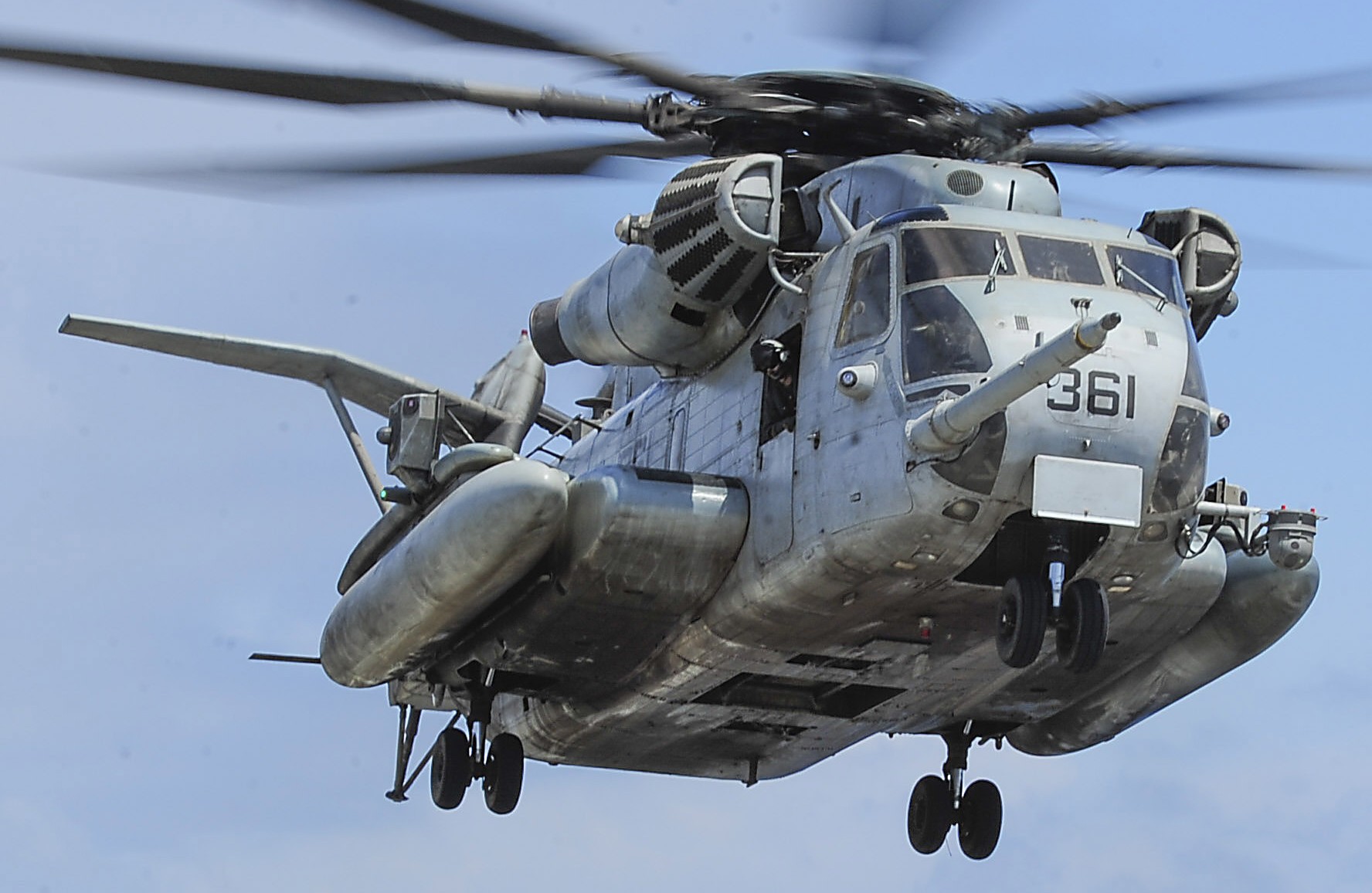 hmh-465 warhorse ch-53e super stallion marine heavy helicopter squadron 72