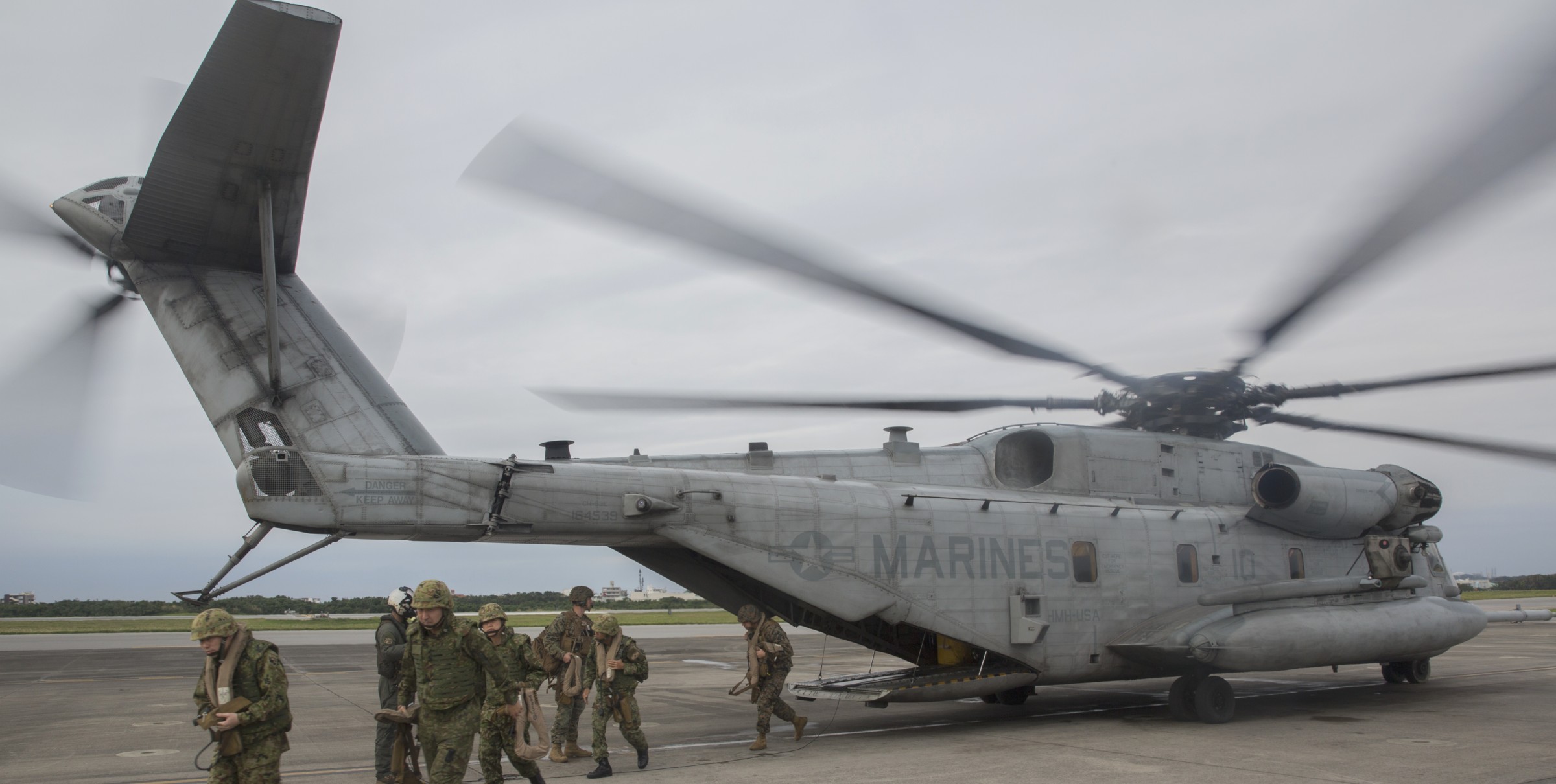 hmh-465 warhorse ch-53e super stallion marine heavy helicopter squadron 74