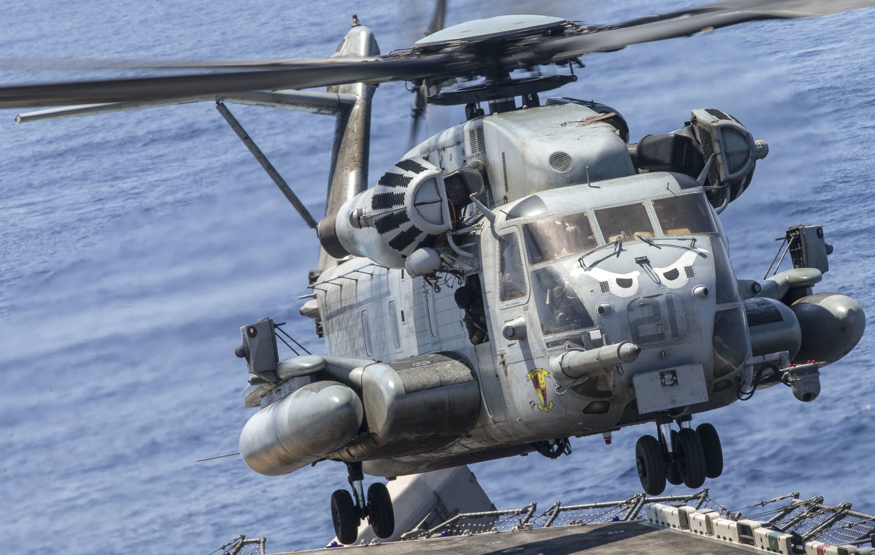 hmh-465 warhorse ch-53e super stallion marine heavy helicopter squadron lhd-4 uss boxer 96