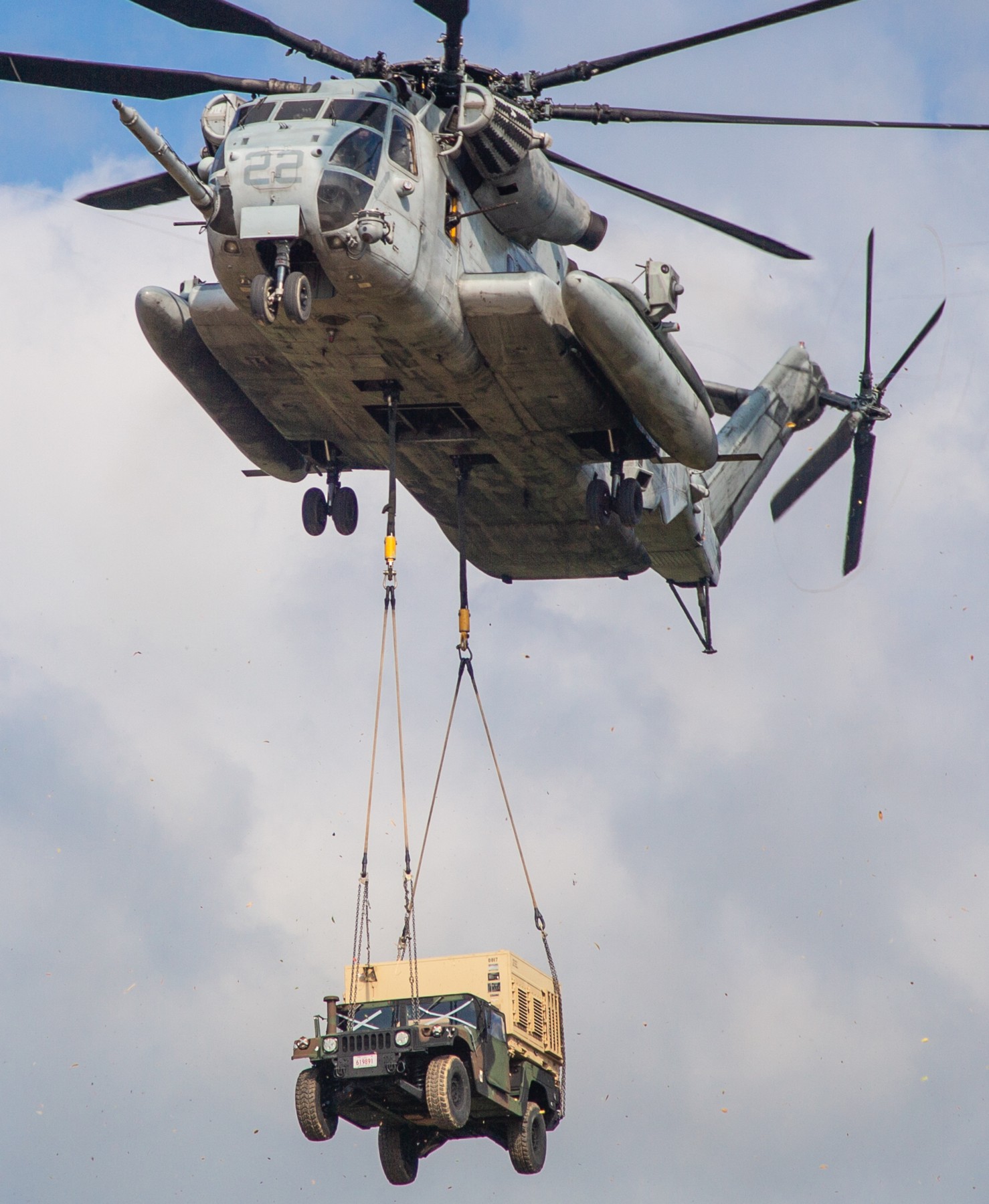 hmh-465 warhorse ch-53e super stallion marine heavy helicopter squadron camp hansen okinawa japan 103