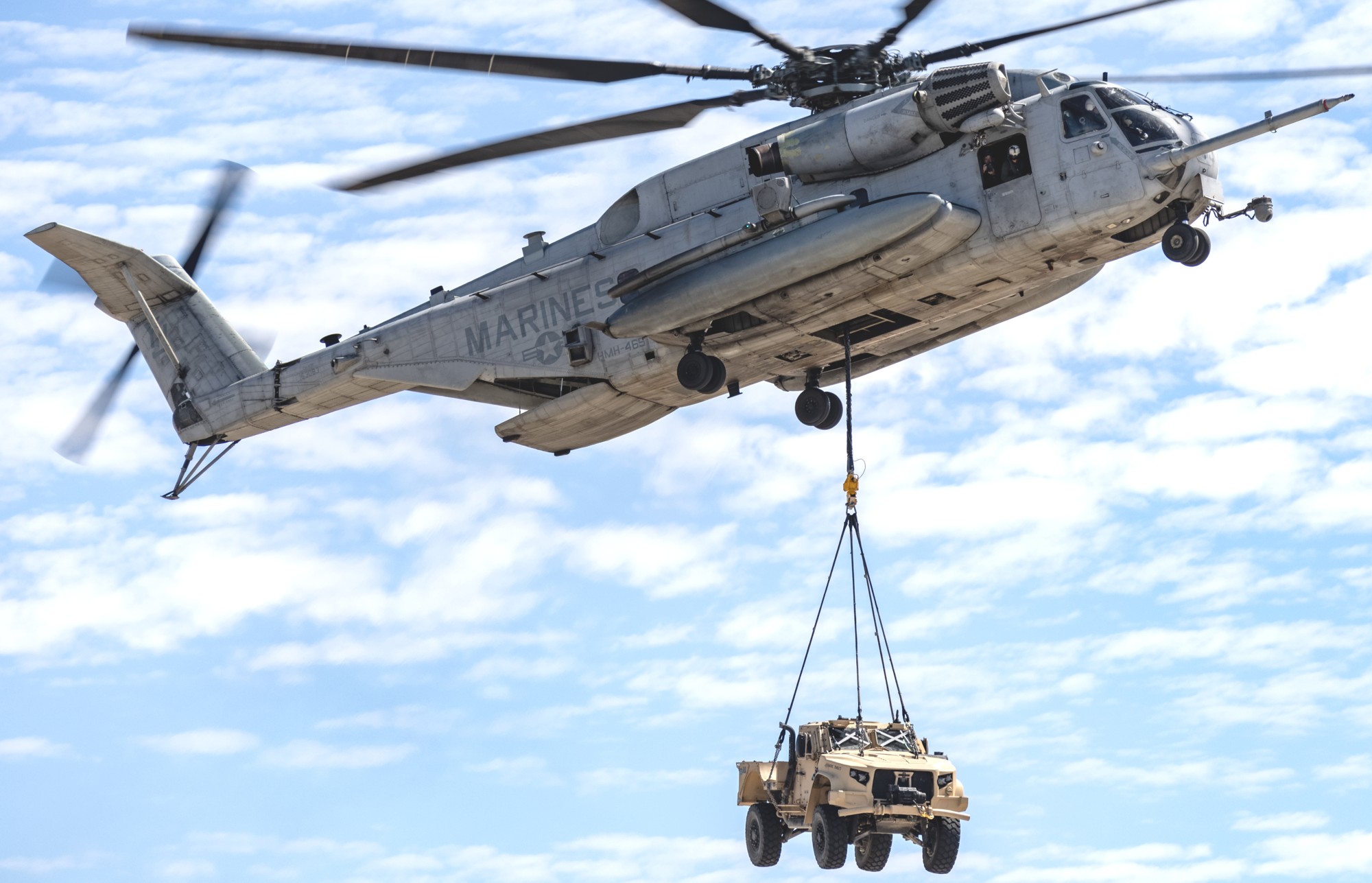 hmh-465 warhorse ch-53e super stallion marine heavy helicopter squadron mcas miramar air show 105