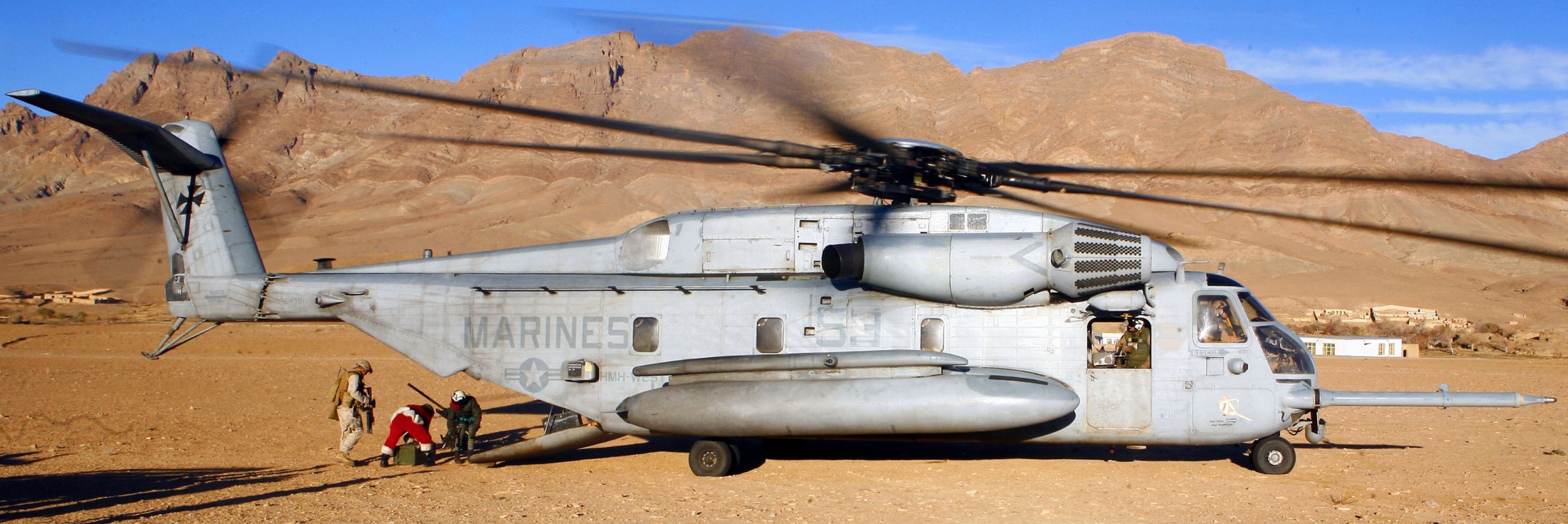 hmh-466 wolfpack ch-53e super stallion marine heavy helicopter squadron helmans province afghanistan 16