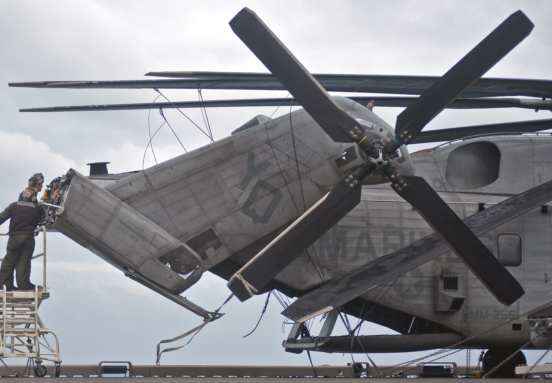 hmh-466 wolfpack ch-53e super stallion marine heavy helicopter squadron 23