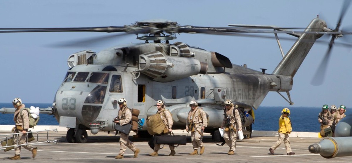 hmh-466 wolfpack ch-53e super stallion marine heavy helicopter squadron lpd-18 uss new orleans 25