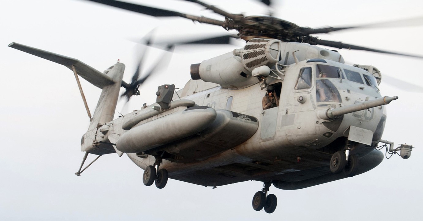 hmh-466 wolfpack ch-53e super stallion marine heavy helicopter squadron lhd-8 uss makin island 32