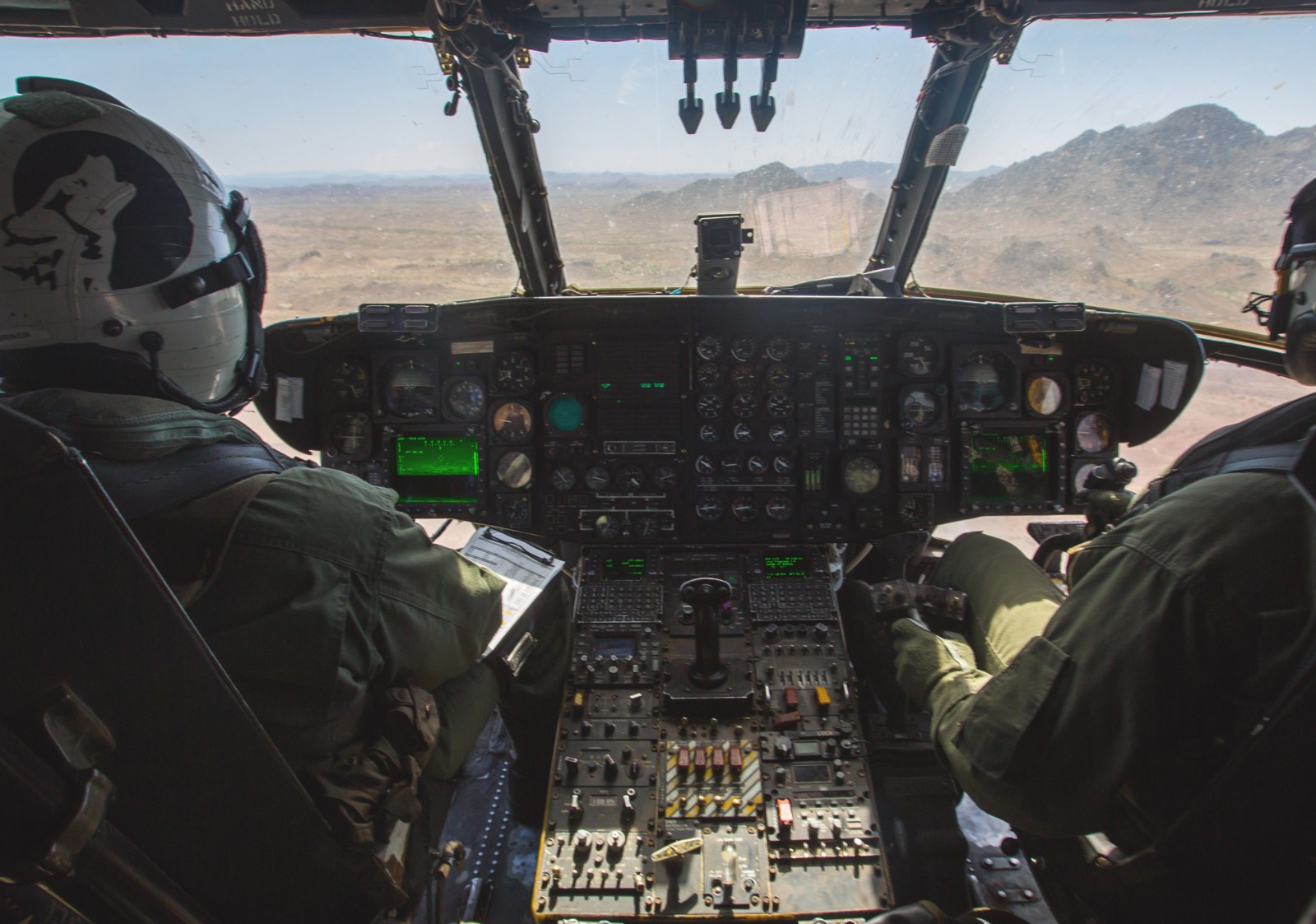 hmh-466 wolfpack ch-53e super stallion marine heavy helicopter squadron cockpit view 43