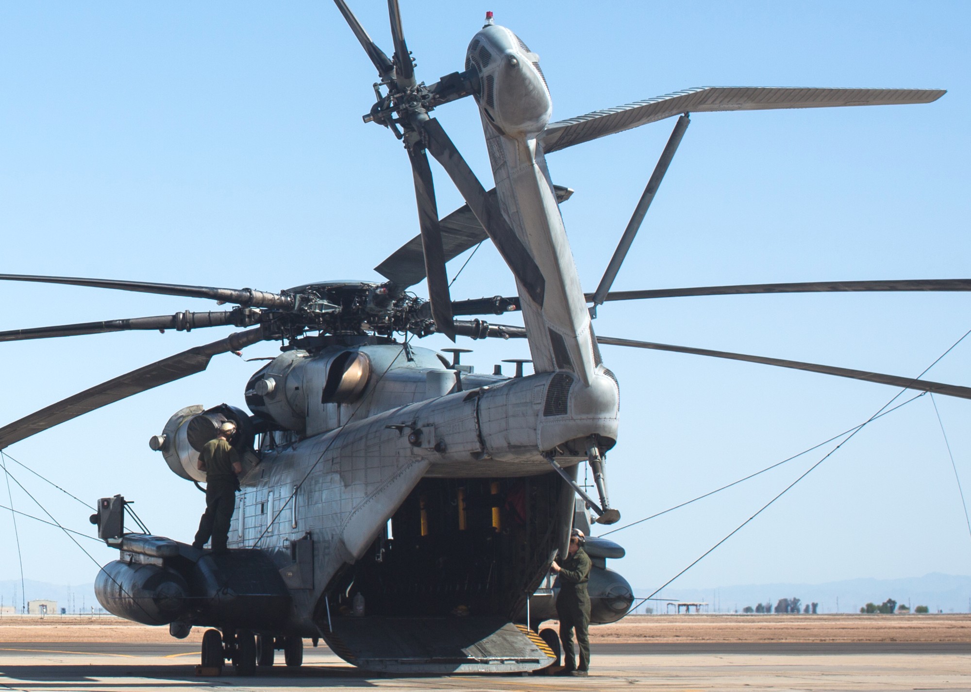 hmh-466 wolfpack ch-53e super stallion marine heavy helicopter squadron 45