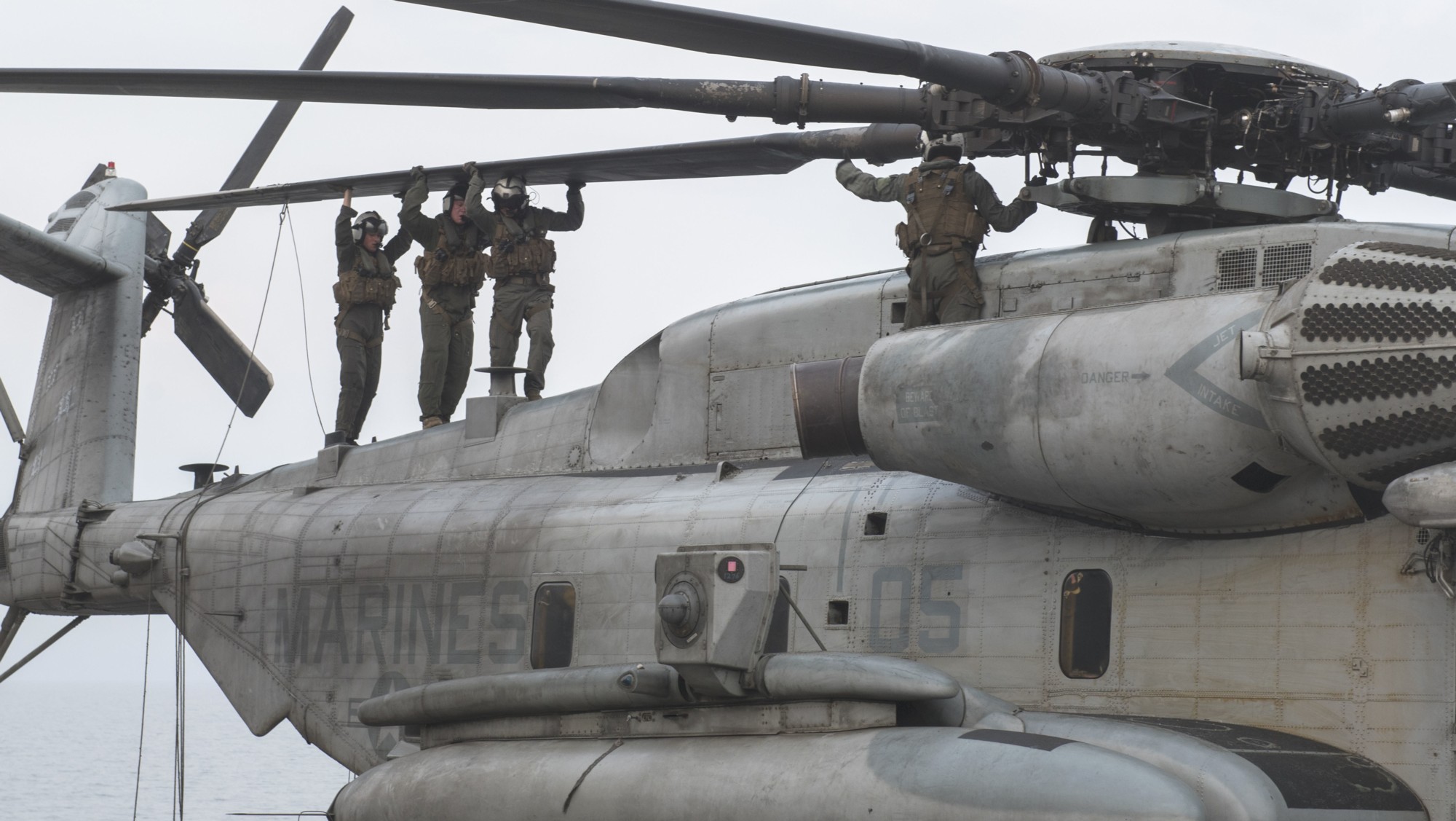 hmh-466 wolfpack ch-53e super stallion marine heavy helicopter squadron 51