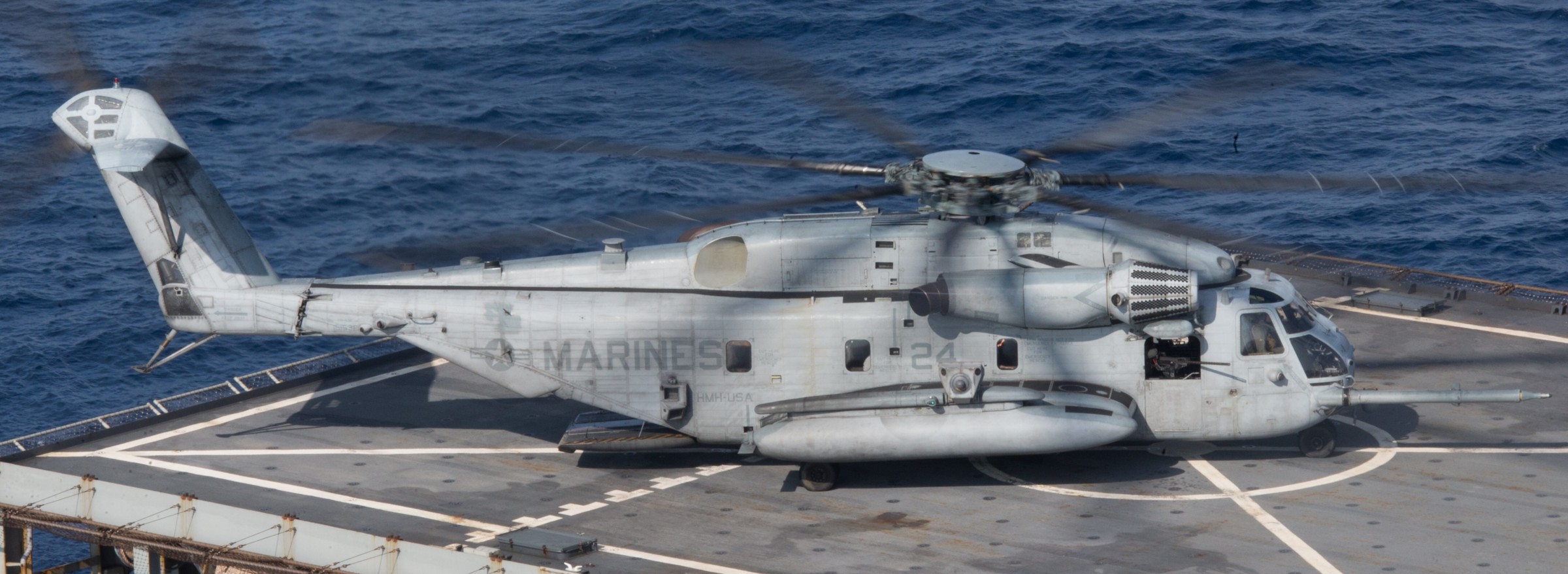 hmh-466 wolfpack ch-53e super stallion marine heavy helicopter squadron lsd-42 uss germantown 59