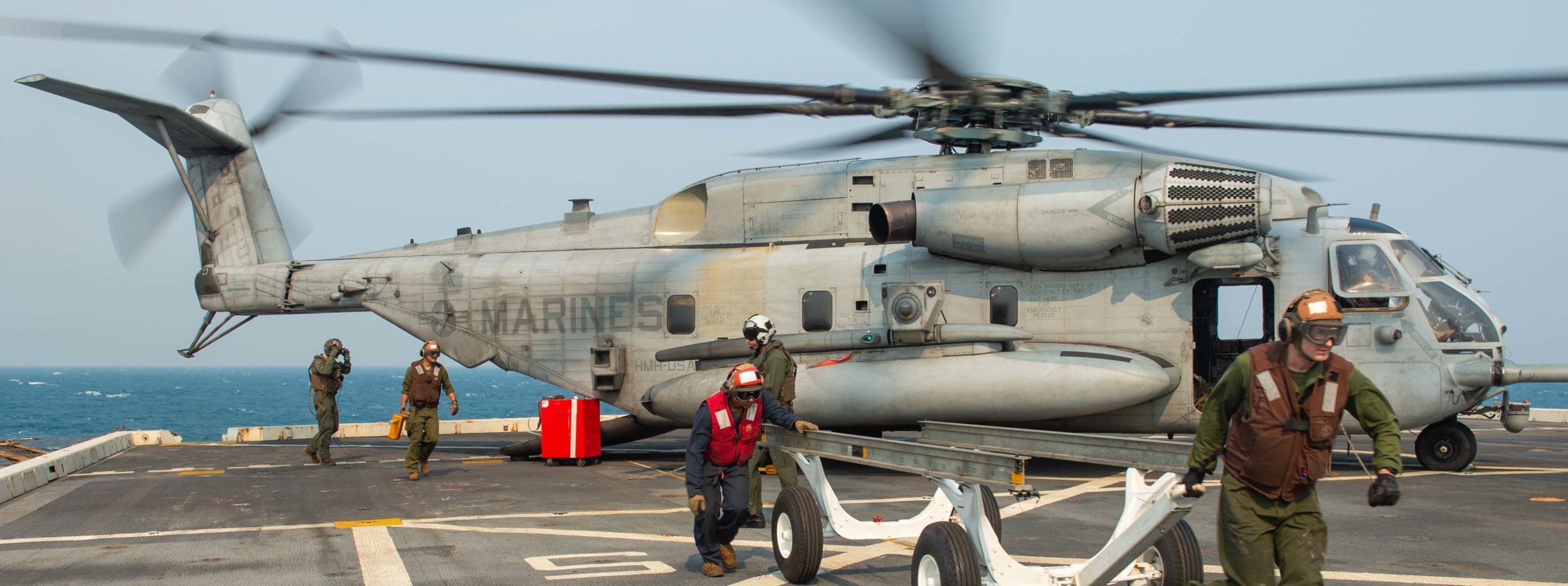 hmh-466 wolfpack ch-53e super stallion marine heavy helicopter squadron 65