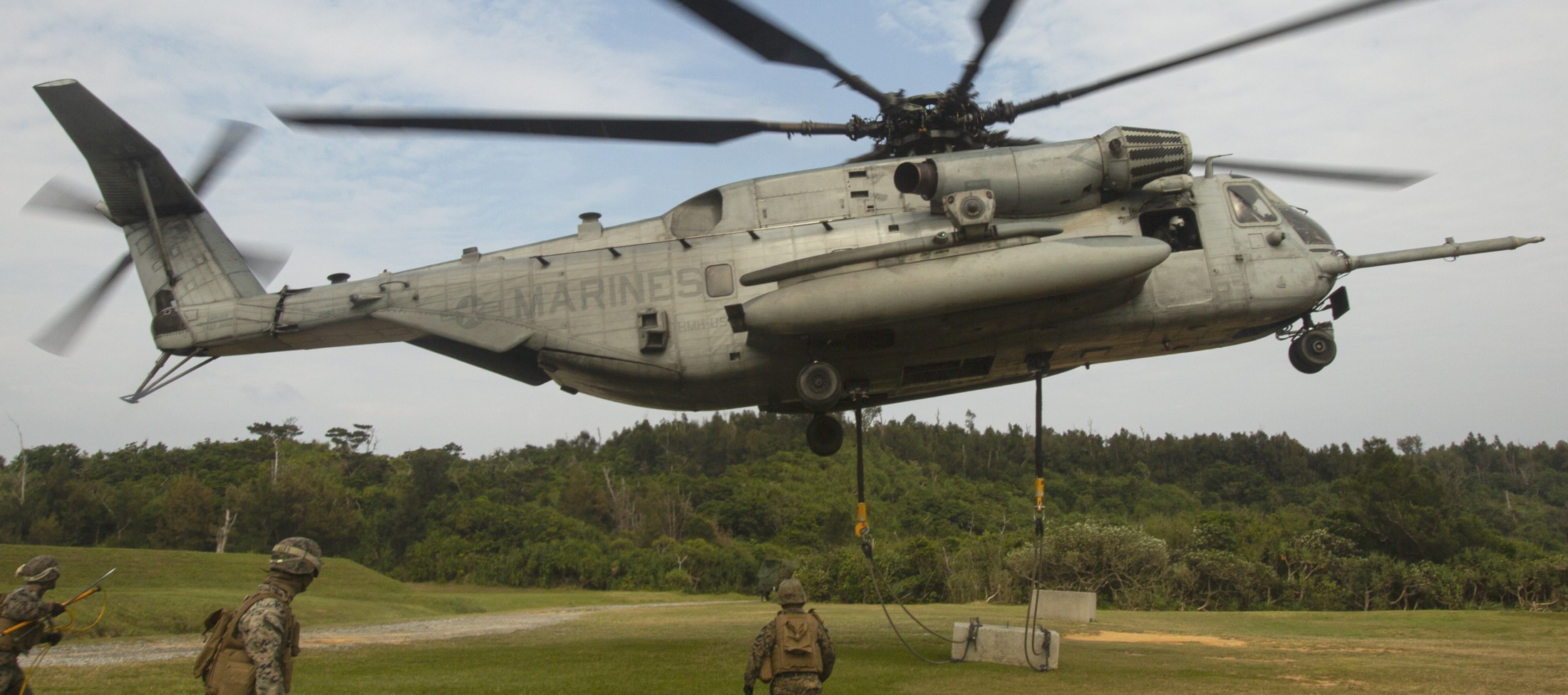 hmh-466 wolfpack ch-53e super stallion marine heavy helicopter squadron okinawa japan 70