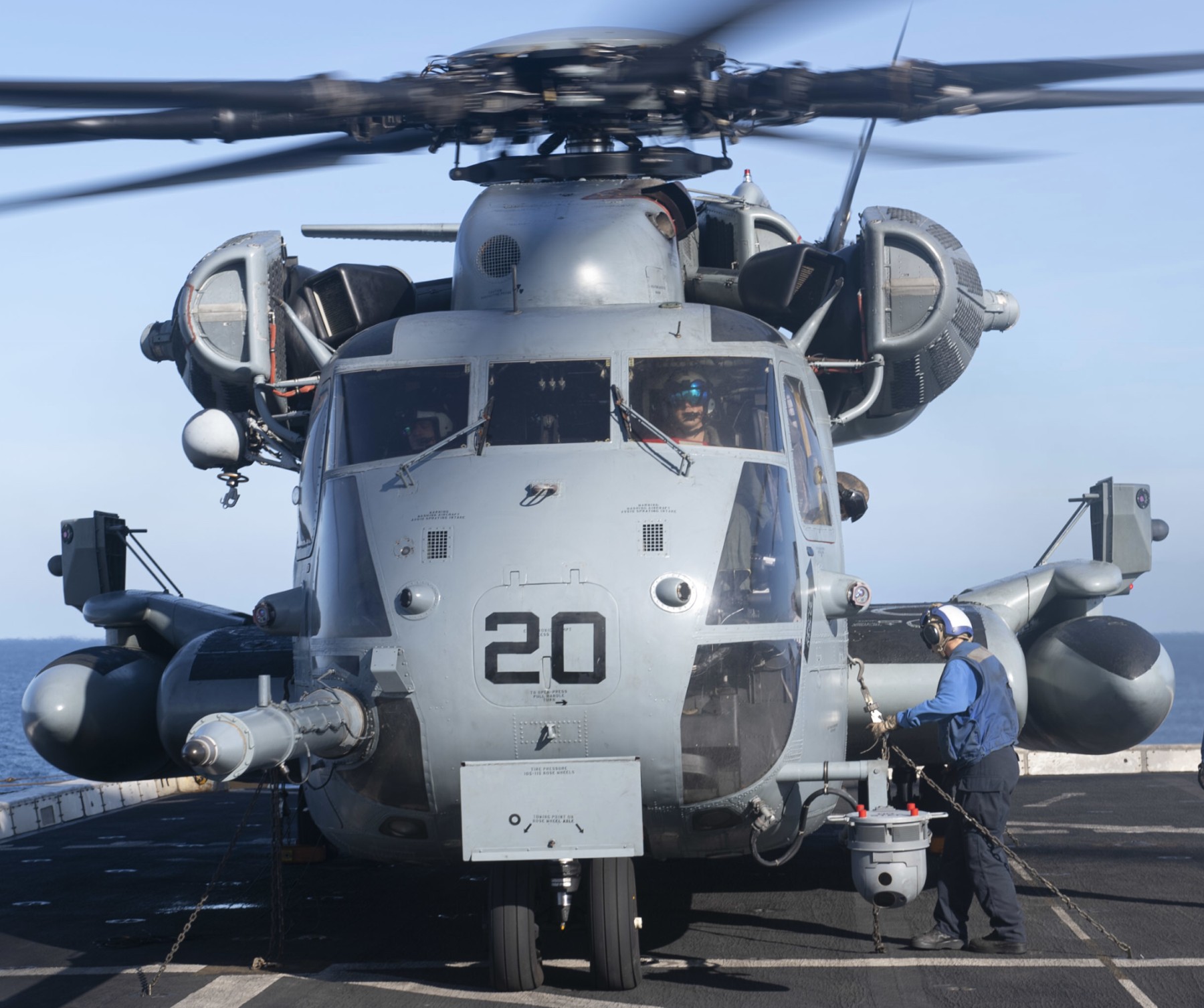 hmh-466 wolfpack ch-53e super stallion marine heavy helicopter squadron 77