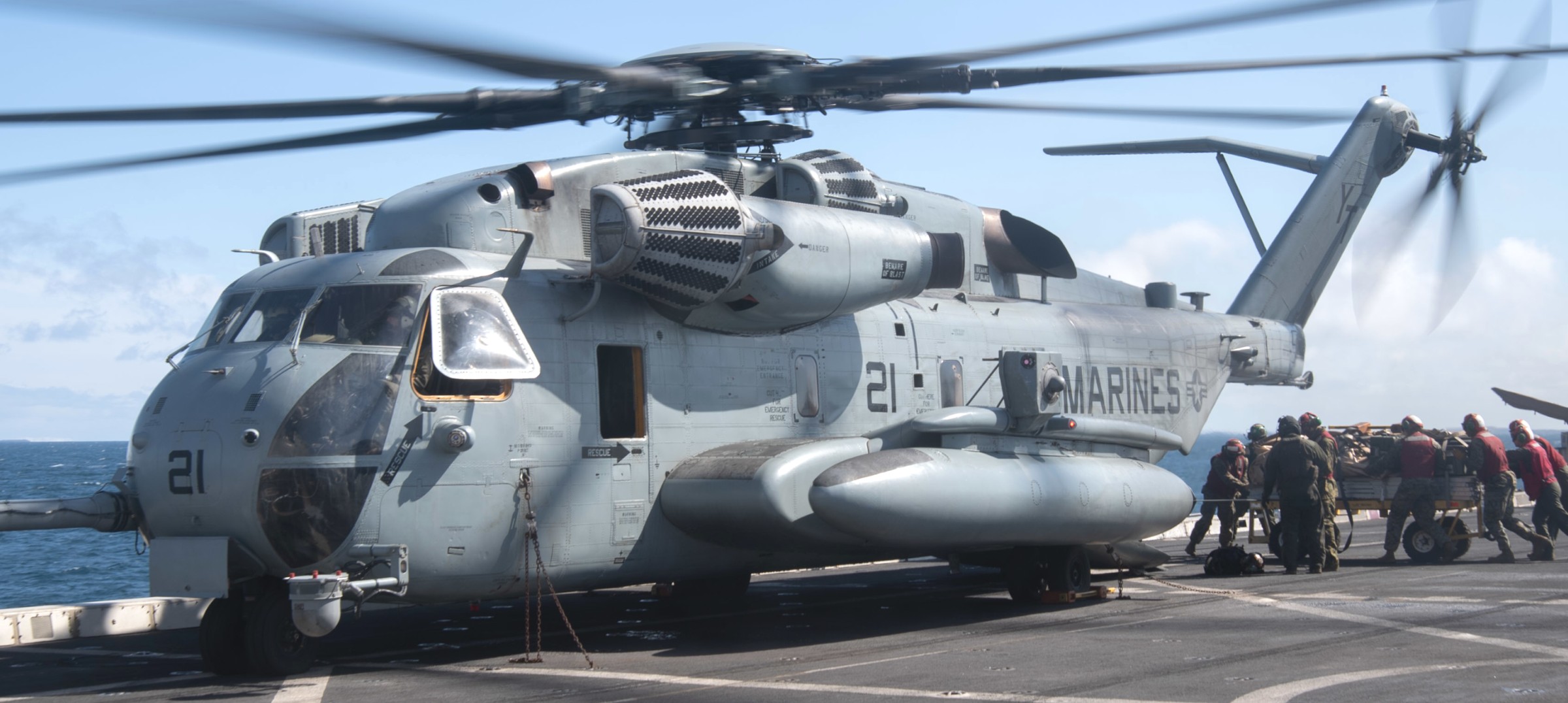 hmh-466 wolfpack ch-53e super stallion marine heavy helicopter squadron lpd-22 uss san diego 87