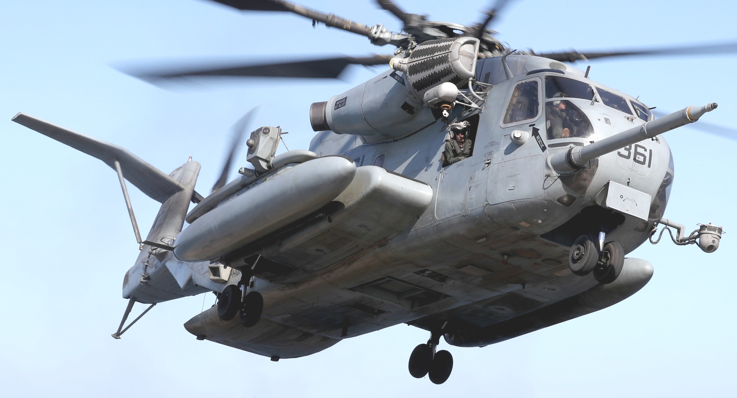 hmh-466 wolfpack ch-53e super stallion marine heavy helicopter squadron lha-7 uss tripoli 90