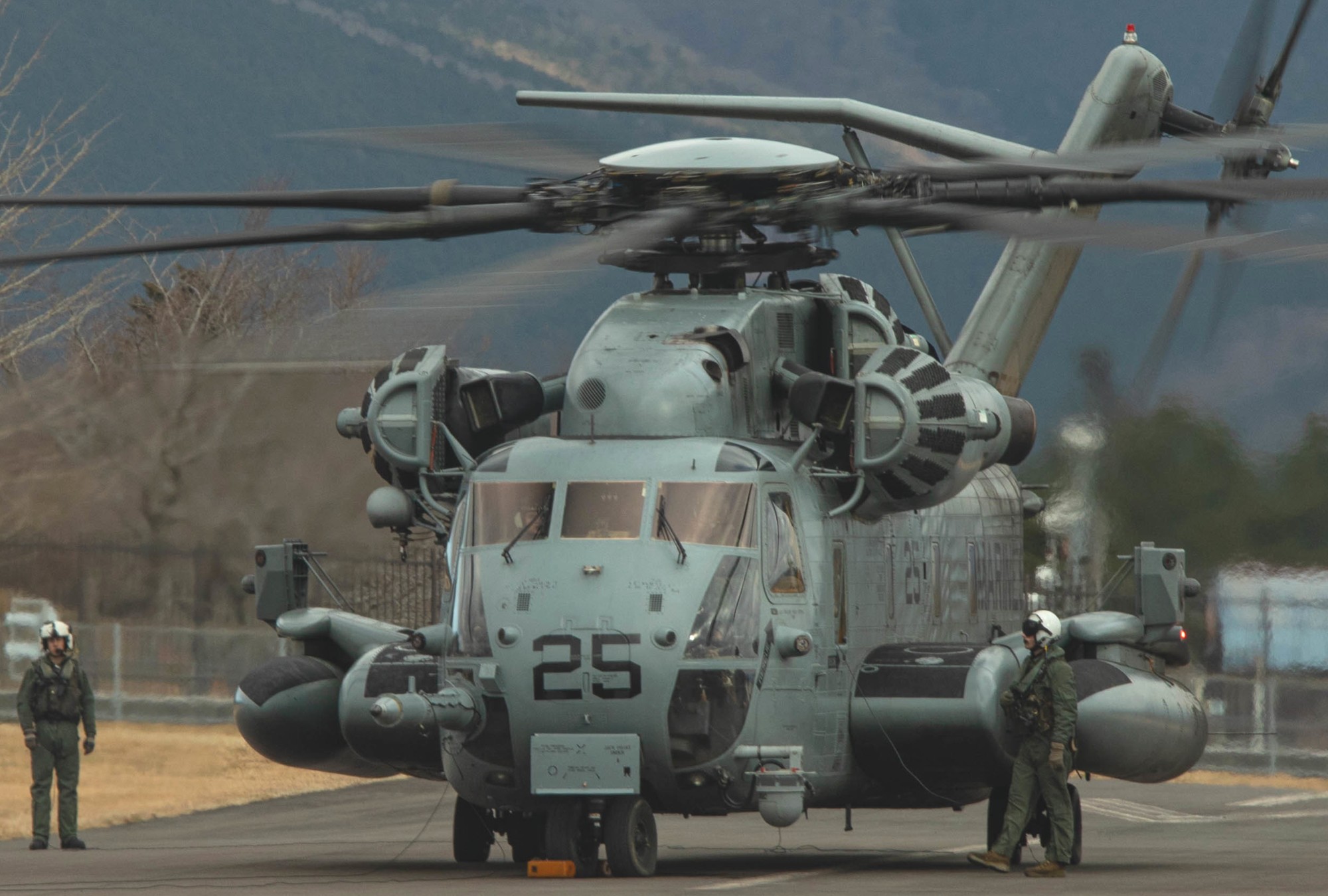 hmh-466 wolfpack ch-53e super stallion marine heavy helicopter squadron camp fuji japan 94