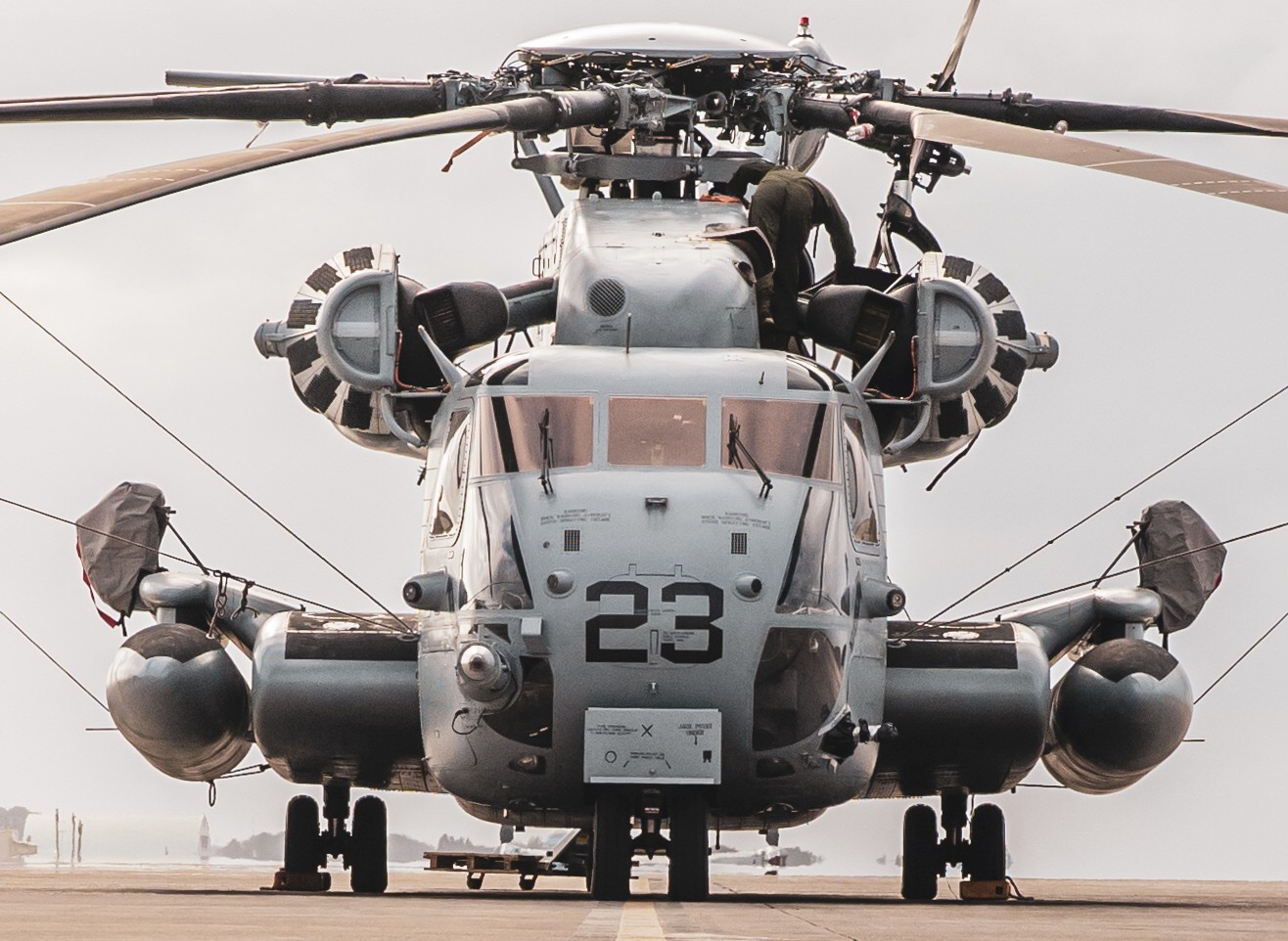 hmh-466 wolfpack ch-53e super stallion marine heavy helicopter squadron 97