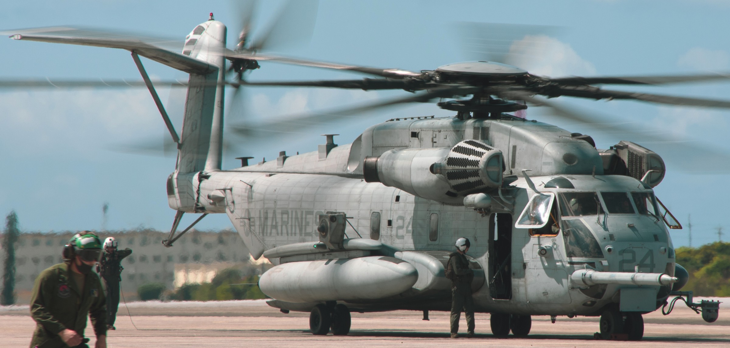 hmh-466 wolfpack ch-53e super stallion marine heavy helicopter squadron mcas futenma japan 101