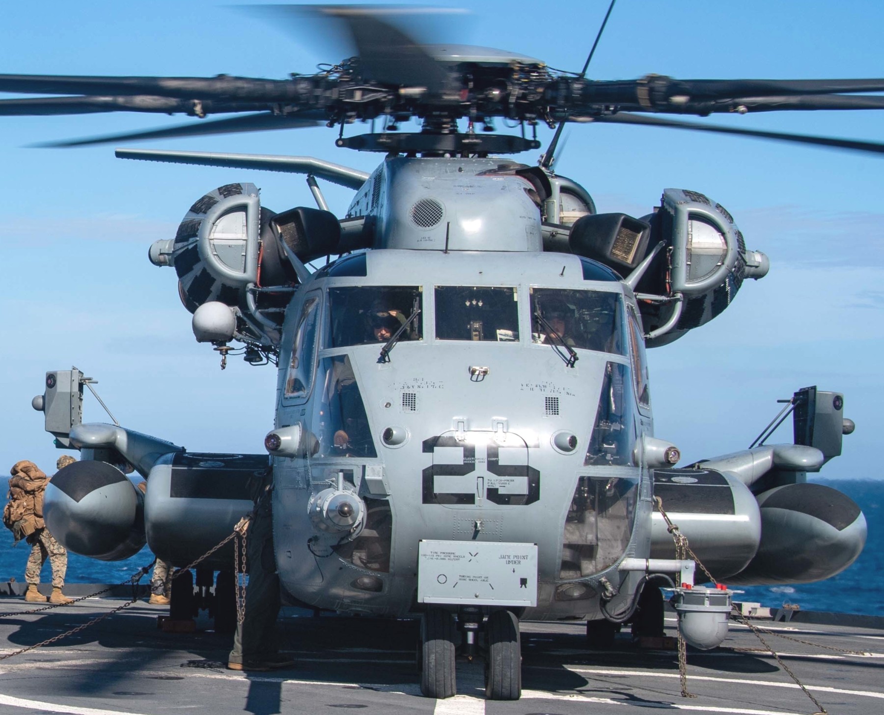 hmh-466 wolfpack ch-53e super stallion marine heavy helicopter squadron lsd-48 uss ashland 104