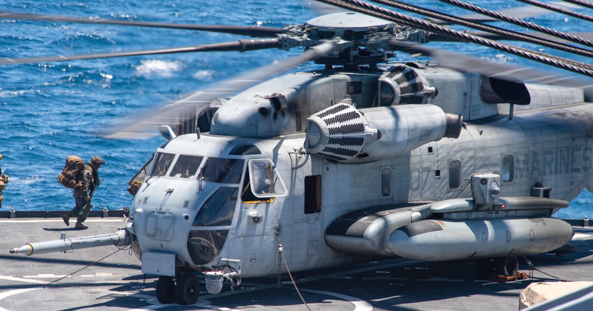 hmh-466 wolfpack ch-53e super stallion marine heavy helicopter squadron 105