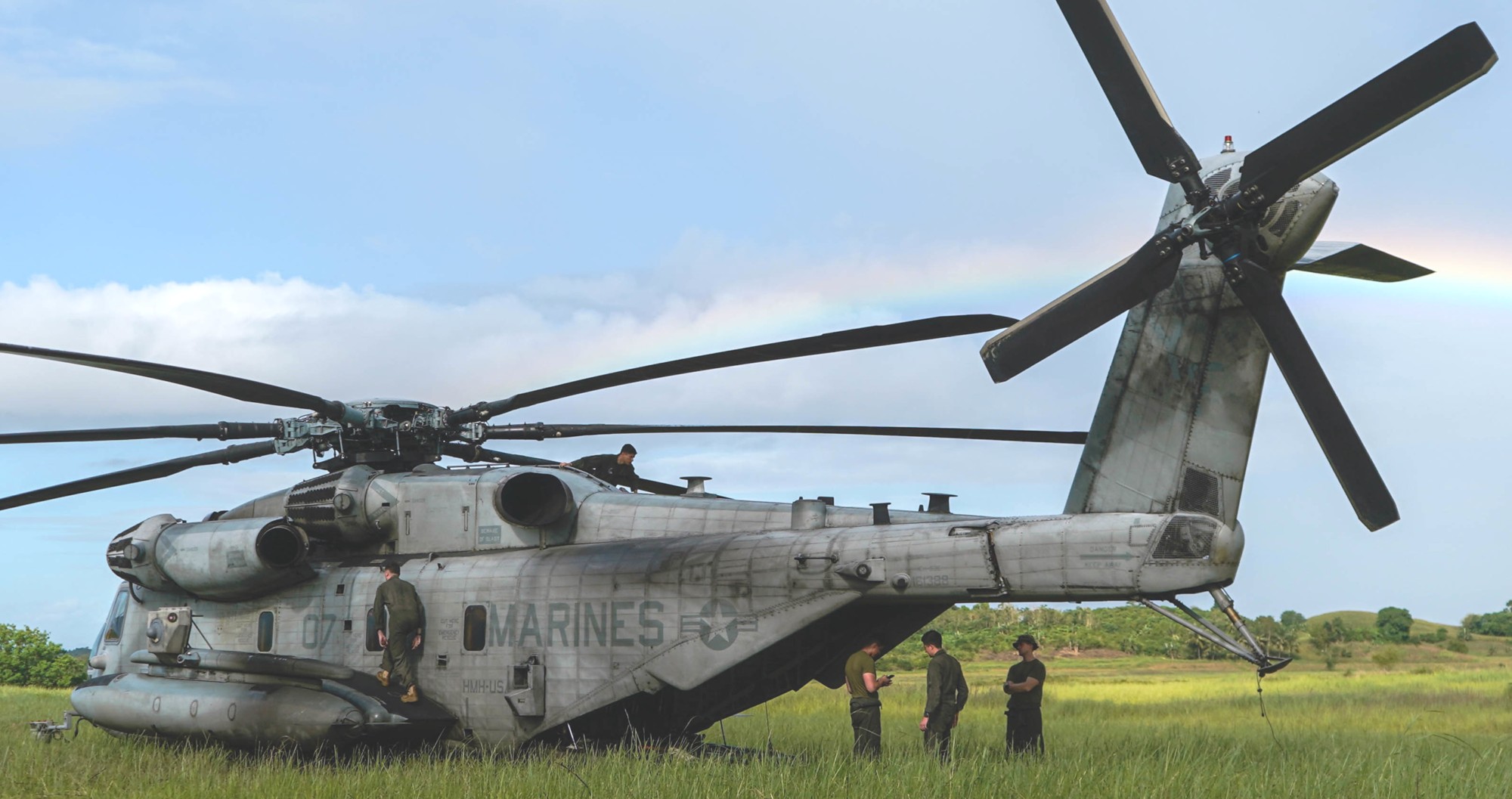 hmh-466 wolfpack ch-53e super stallion marine heavy helicopter squadron balikatan philippines 110