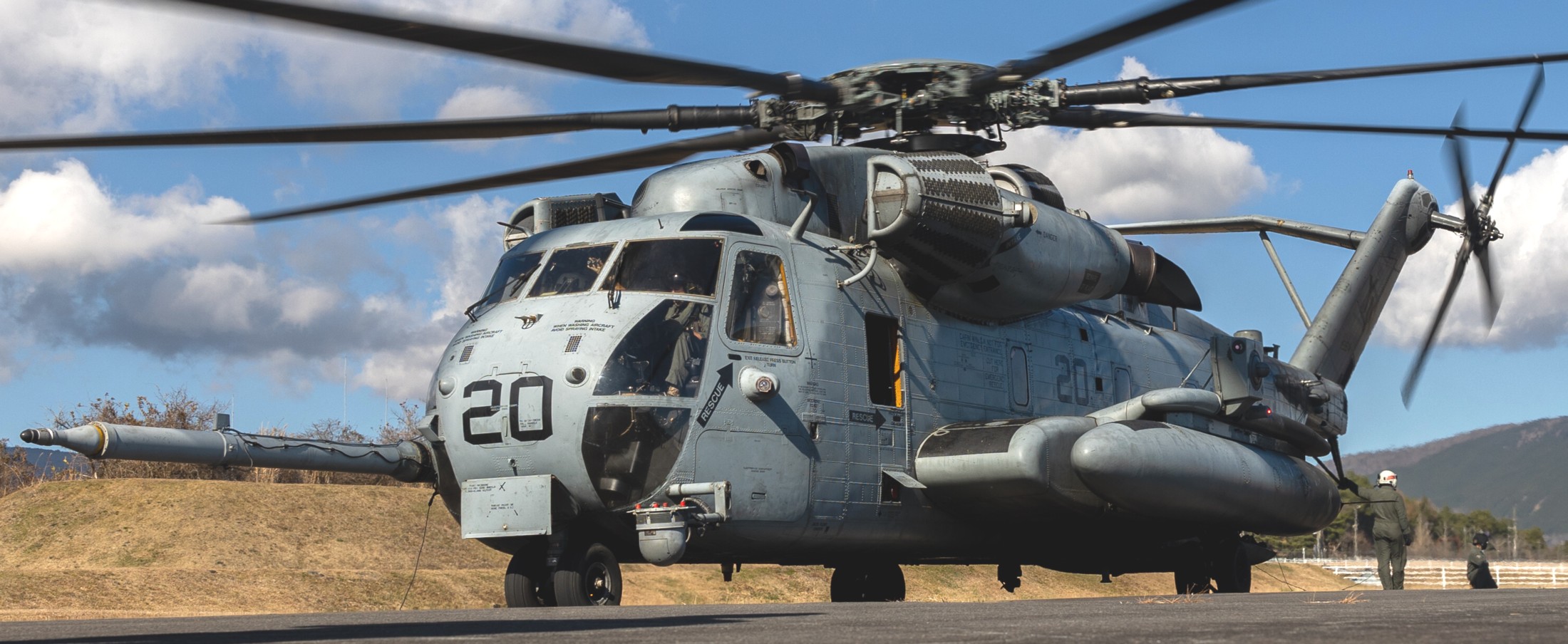 hmh-466 wolfpack ch-53e super stallion marine heavy helicopter squadron camp fuji japan 121