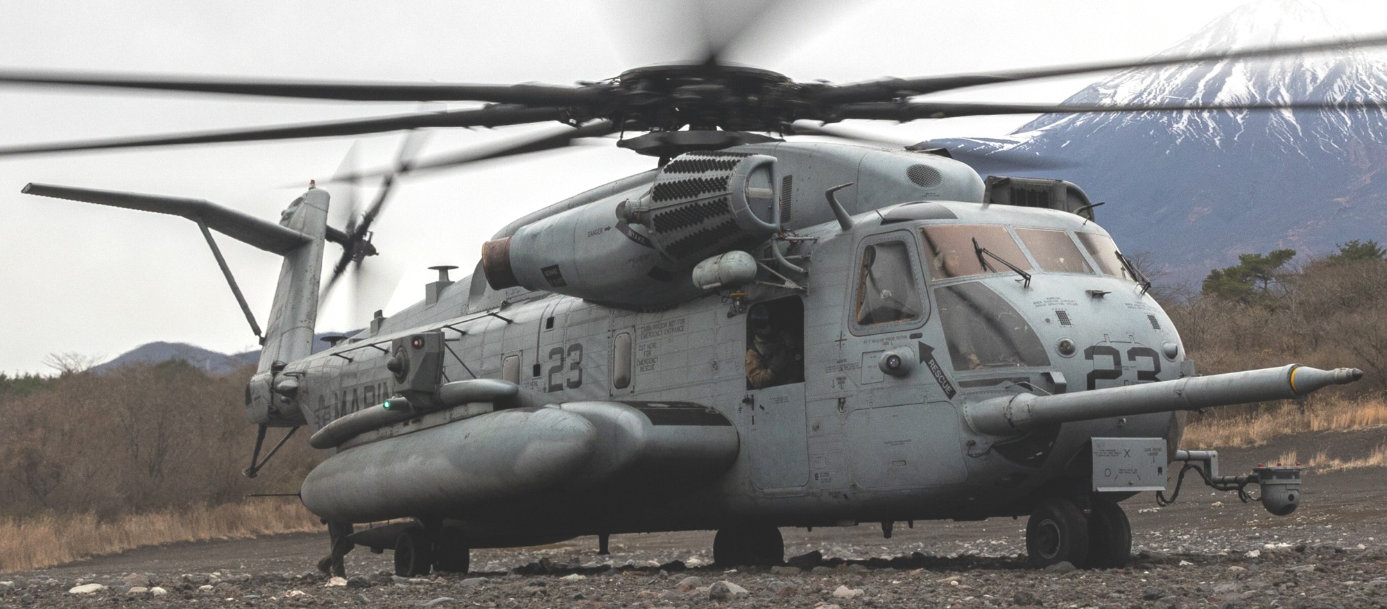 hmh-466 wolfpack ch-53e super stallion marine heavy helicopter squadron 122