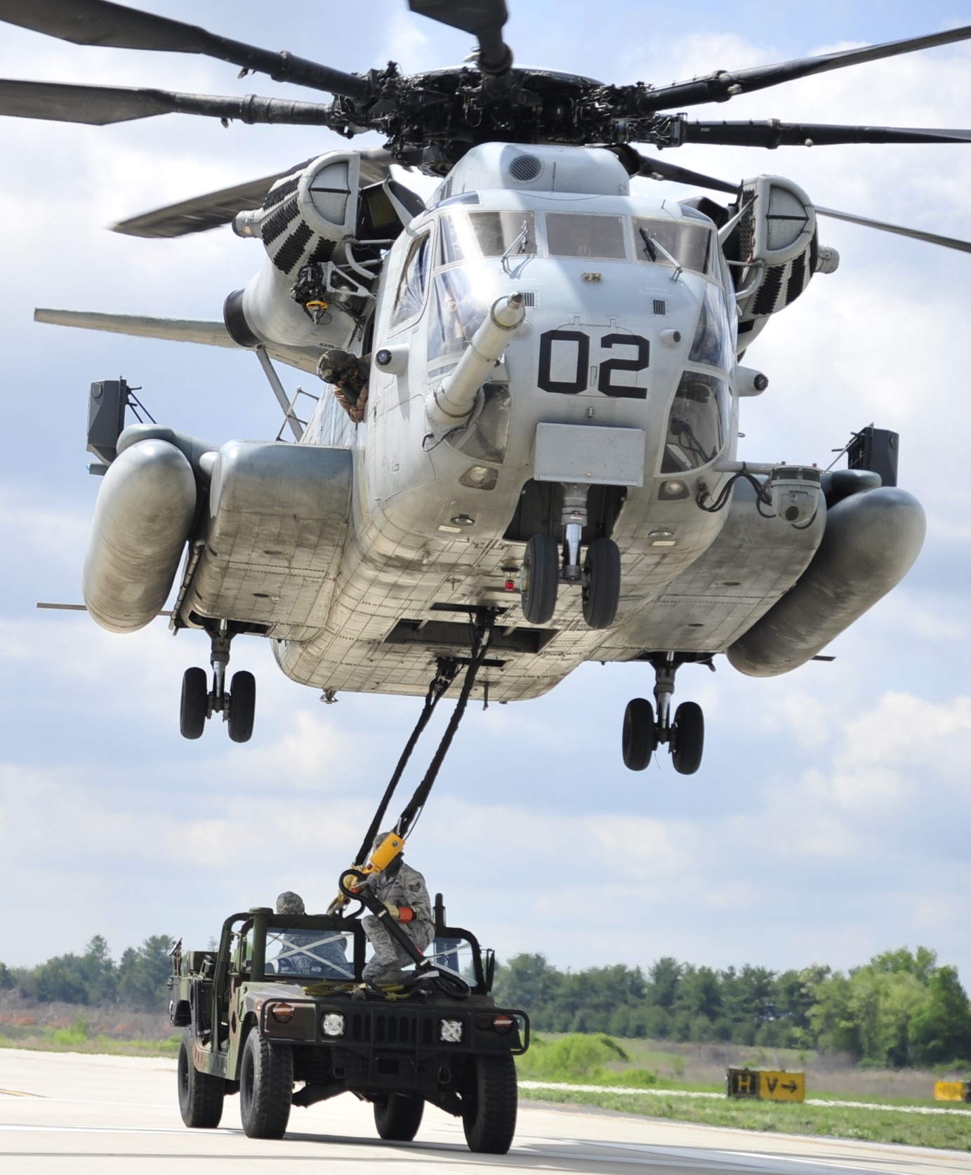 hmh-772 hustlers ch-53e super stallion marine heavy helicopter squadron 16