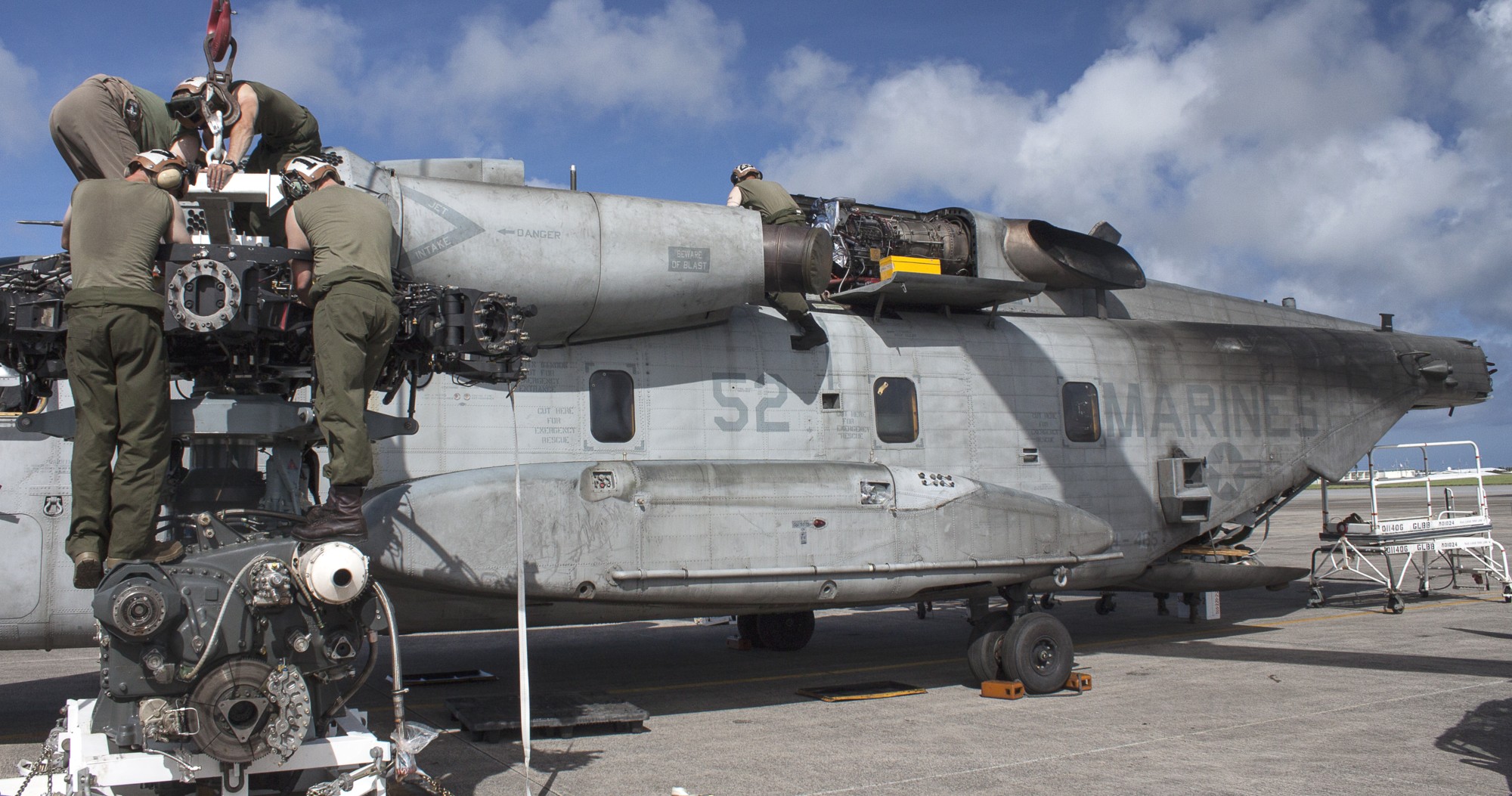 hmh-772 hustlers ch-53e super stallion marine heavy helicopter squadron mcas futenma 22