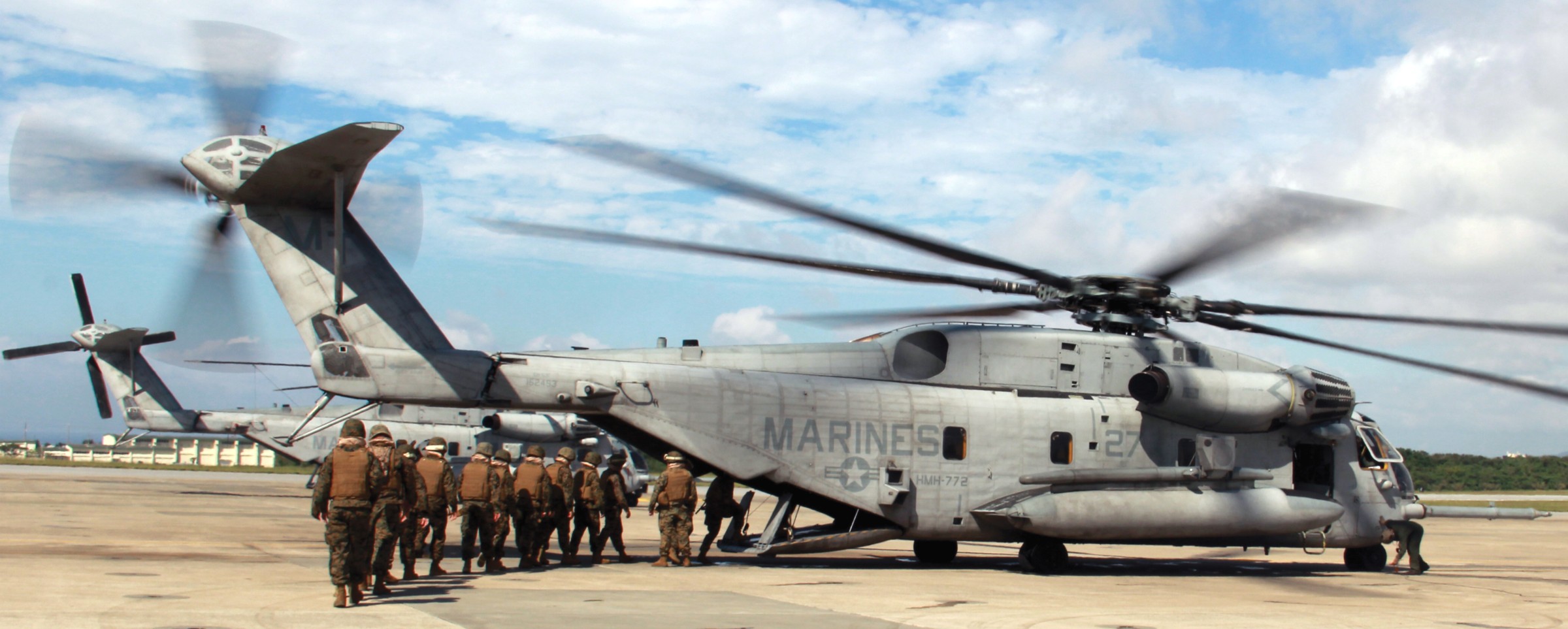 hmh-772 hustlers ch-53e super stallion marine heavy helicopter squadron mcas futenma japan 24