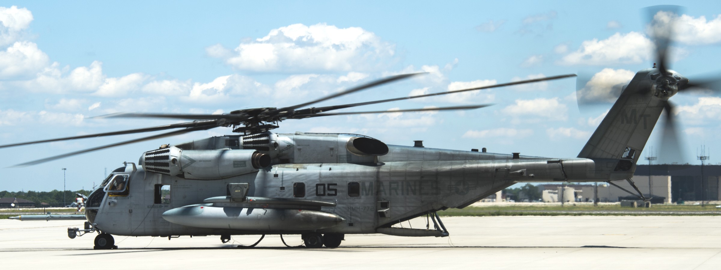 hmh-772 hustlers ch-53e super stallion marine heavy helicopter squadron 28