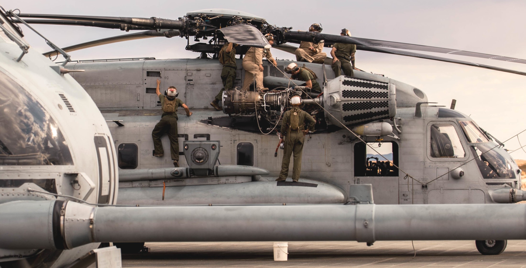 hmh-772 hustlers ch-53e super stallion marine heavy helicopter squadron 39