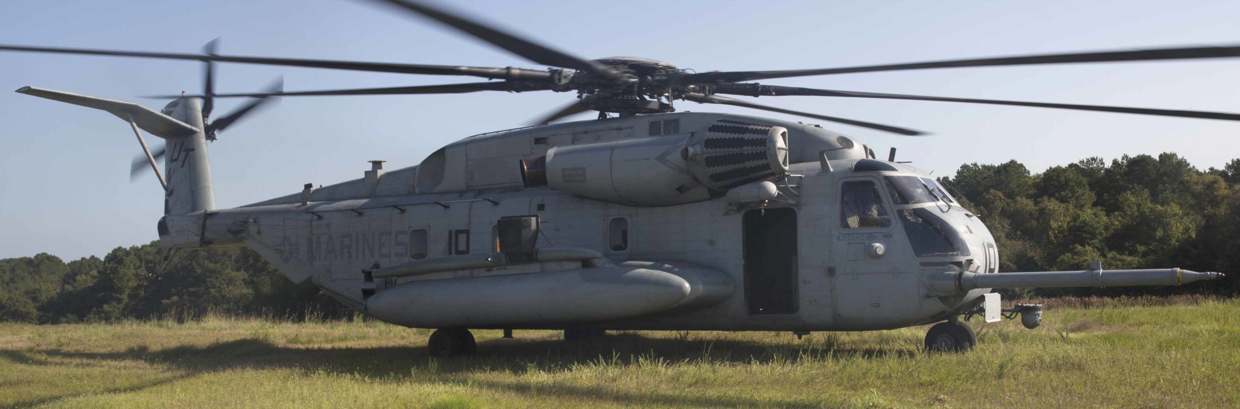 hmht-302 phoenix ch-53e super stallion marine heavy helicopter training squadron 11