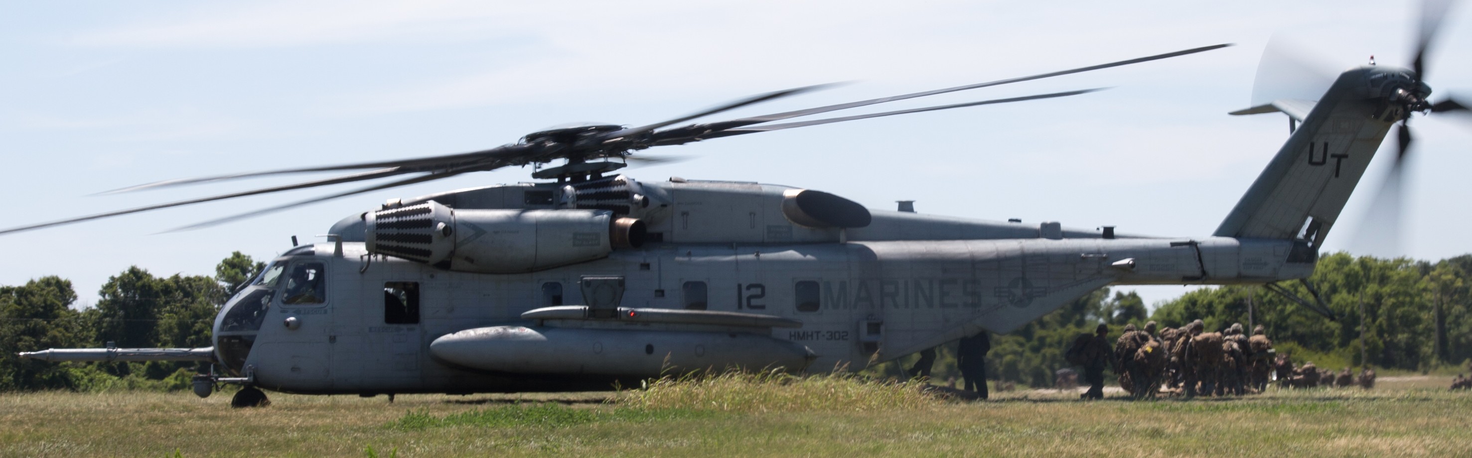 hmht-302 phoenix ch-53e super stallion marine heavy helicopter training squadron camp lejeune north carolina 16