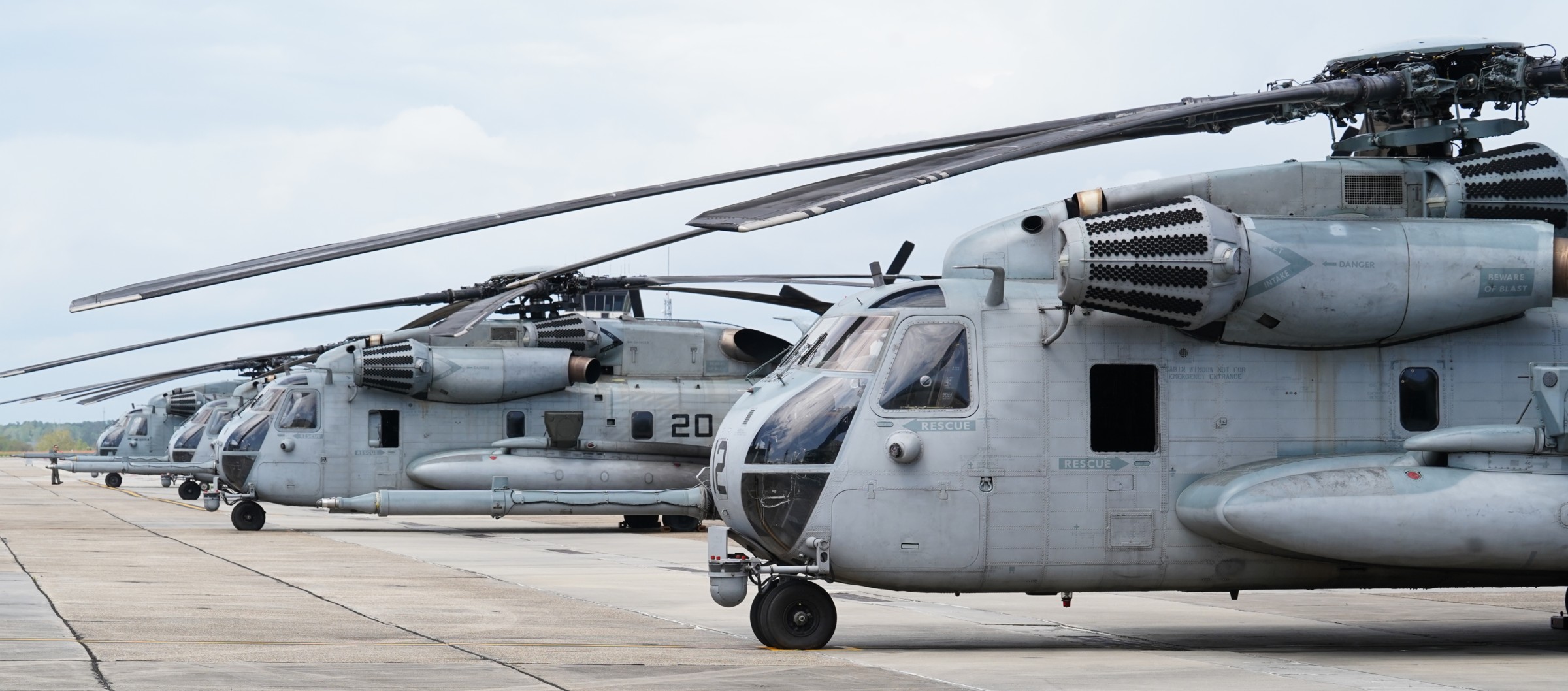 hmht-302 phoenix ch-53e super stallion marine heavy helicopter training squadron 21