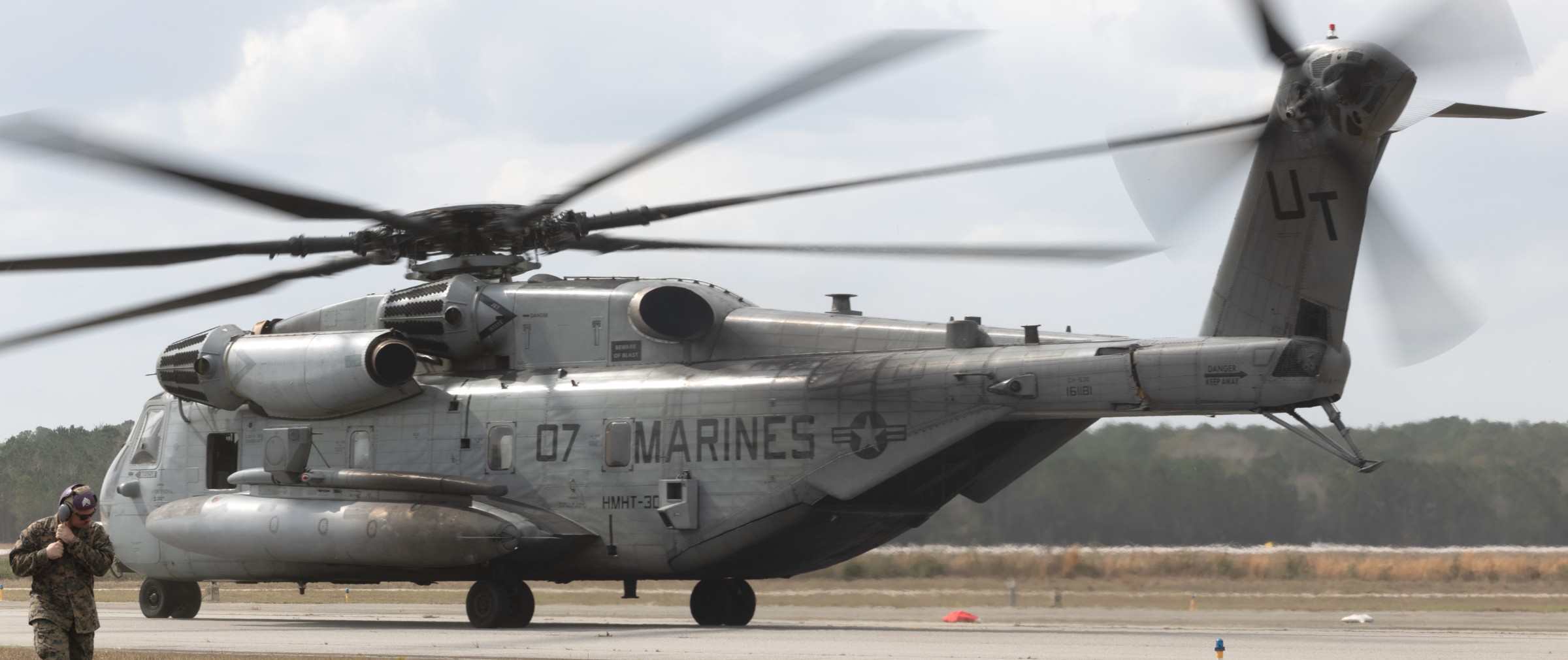 hmht-302 phoenix ch-53e super stallion marine heavy helicopter training squadron 27