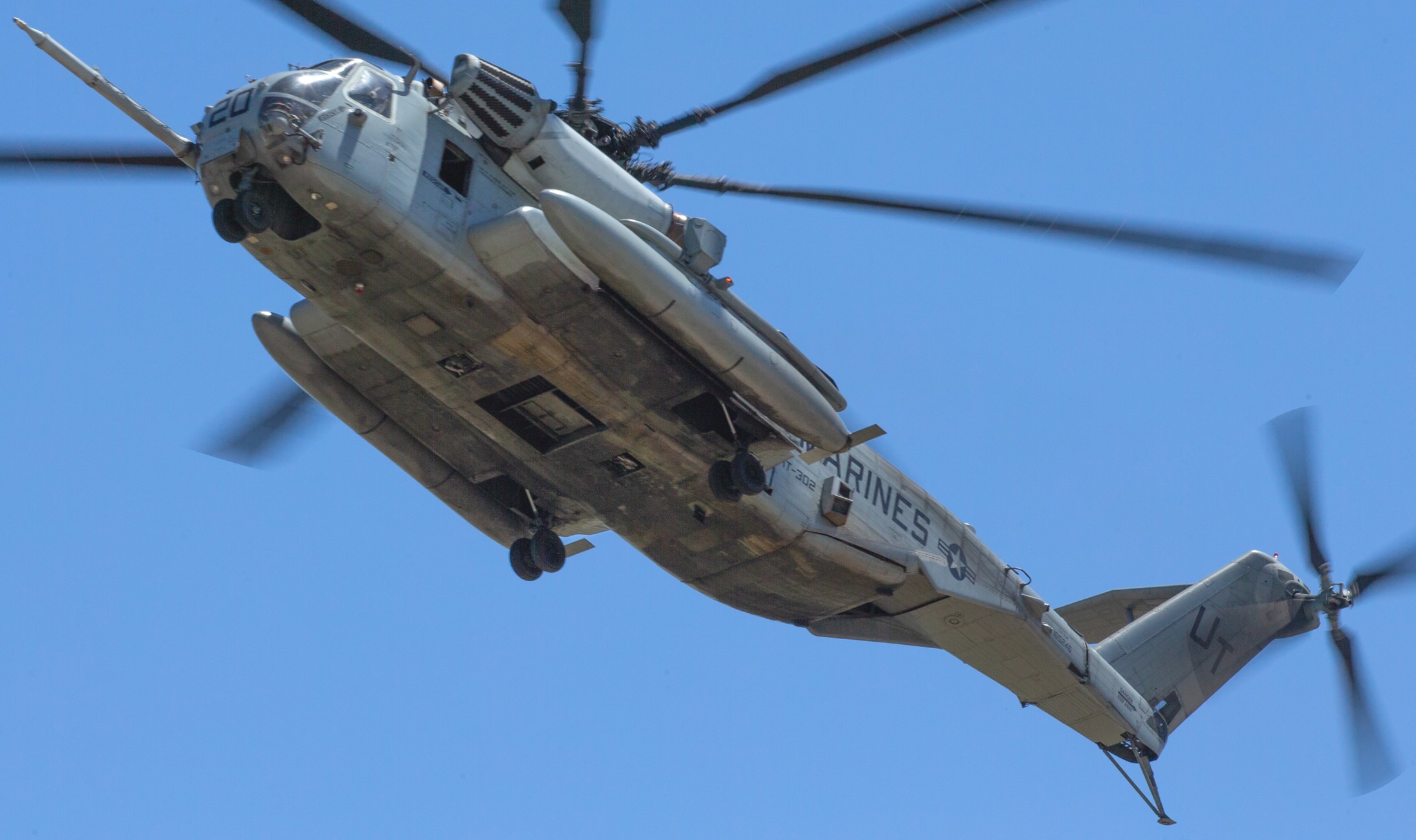 hmht-302 phoenix ch-53e super stallion marine heavy helicopter training squadron mcas beaufort south carolina 28