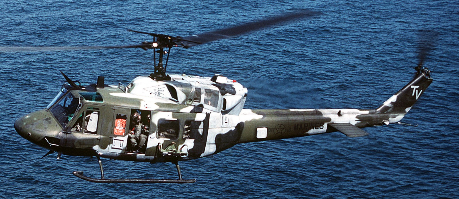 hmla-167 warriors marine light attack helicopter squadron uh-1n huey operation desert storm 02 