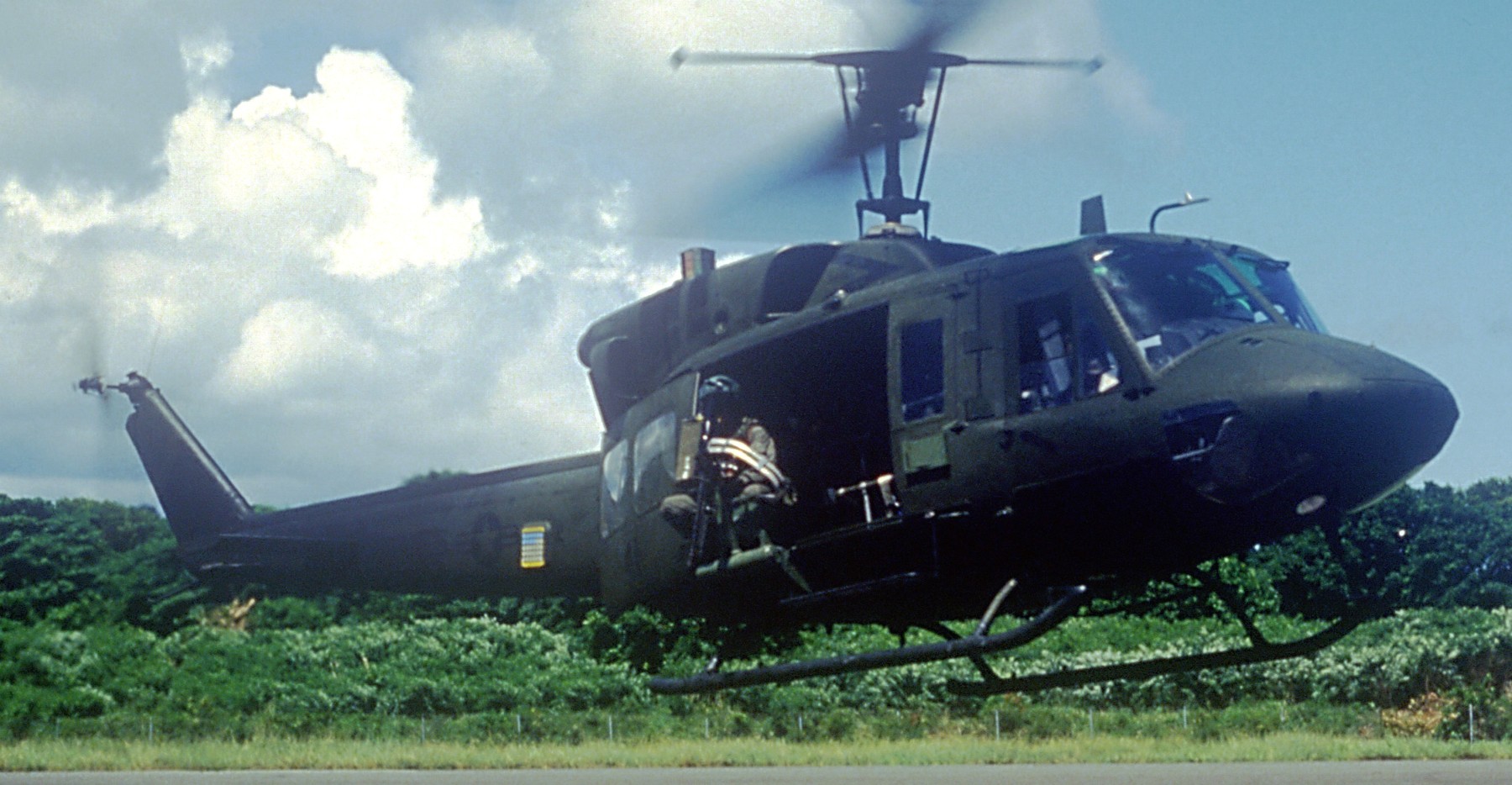 hml-167 warriors marine light helicopter squadron uh-1n huey operation urgent fury grenada 03 